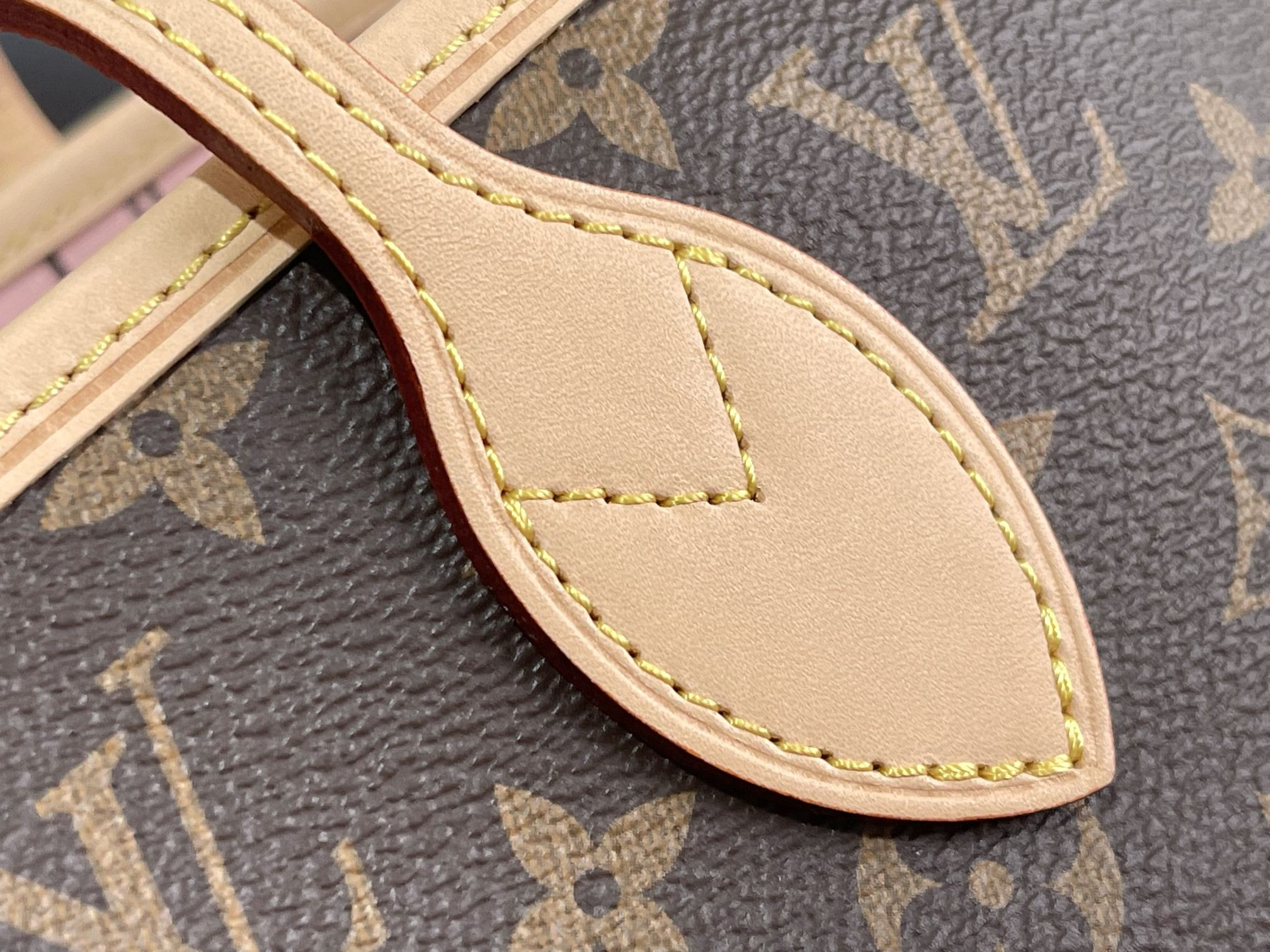 L0*is V*t0n M40995 Neverfull MM 12.6 x 11.4 x 6.7 inches Without Box