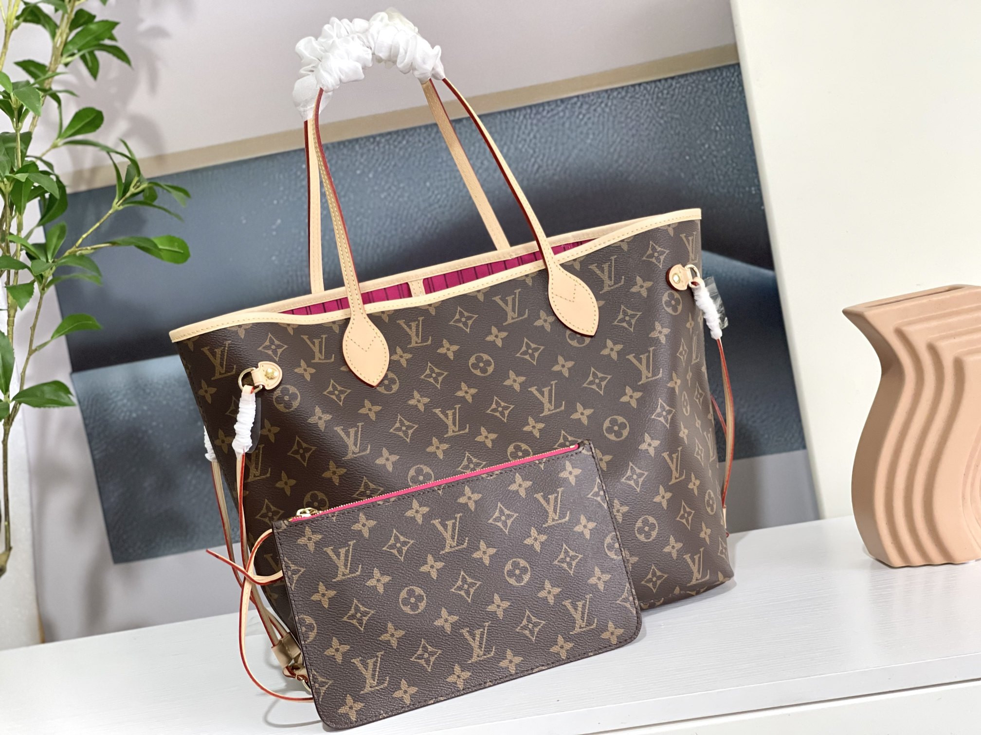L0*is V*t0n M41178  Neverfull MM 12.6 x 11.4 x 6.7 inches Without Box