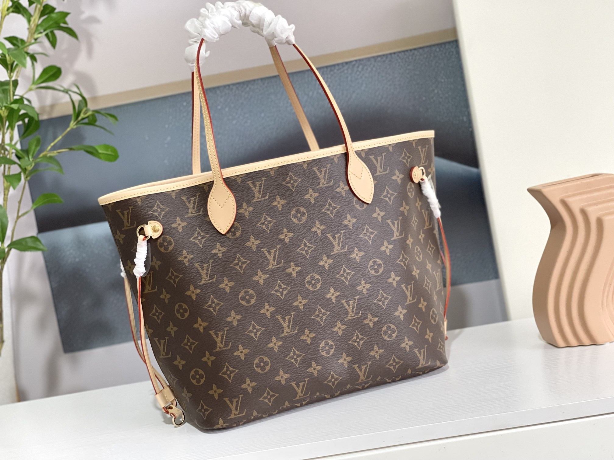 L0*is V*t0n M41178  Neverfull MM 12.6 x 11.4 x 6.7 inches Without Box