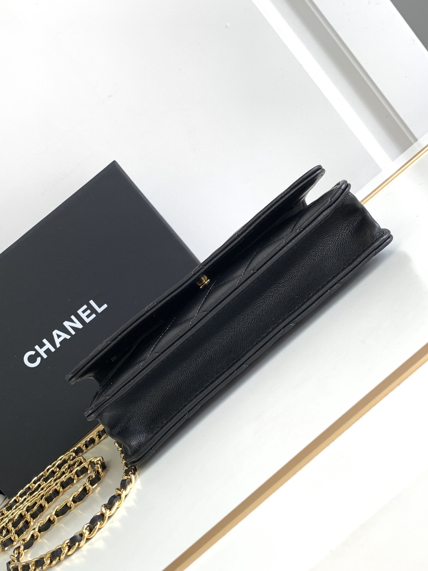 Ch*el CLASSIC WALLET ON CHAIN BLACK 4.8 × 7.5 × 1.4 in
