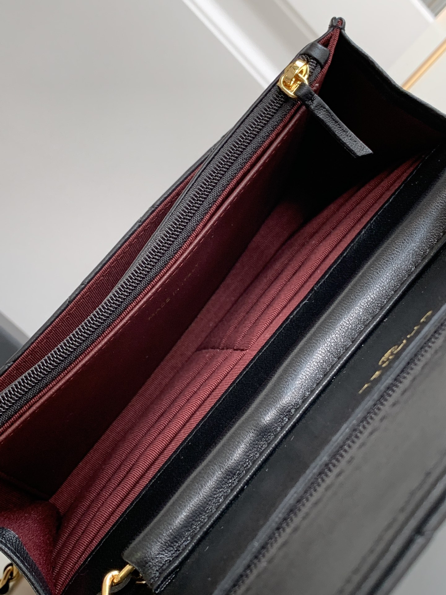 Ch*el CLASSIC WALLET ON CHAIN BLACK 4.8 × 7.5 × 1.4 in