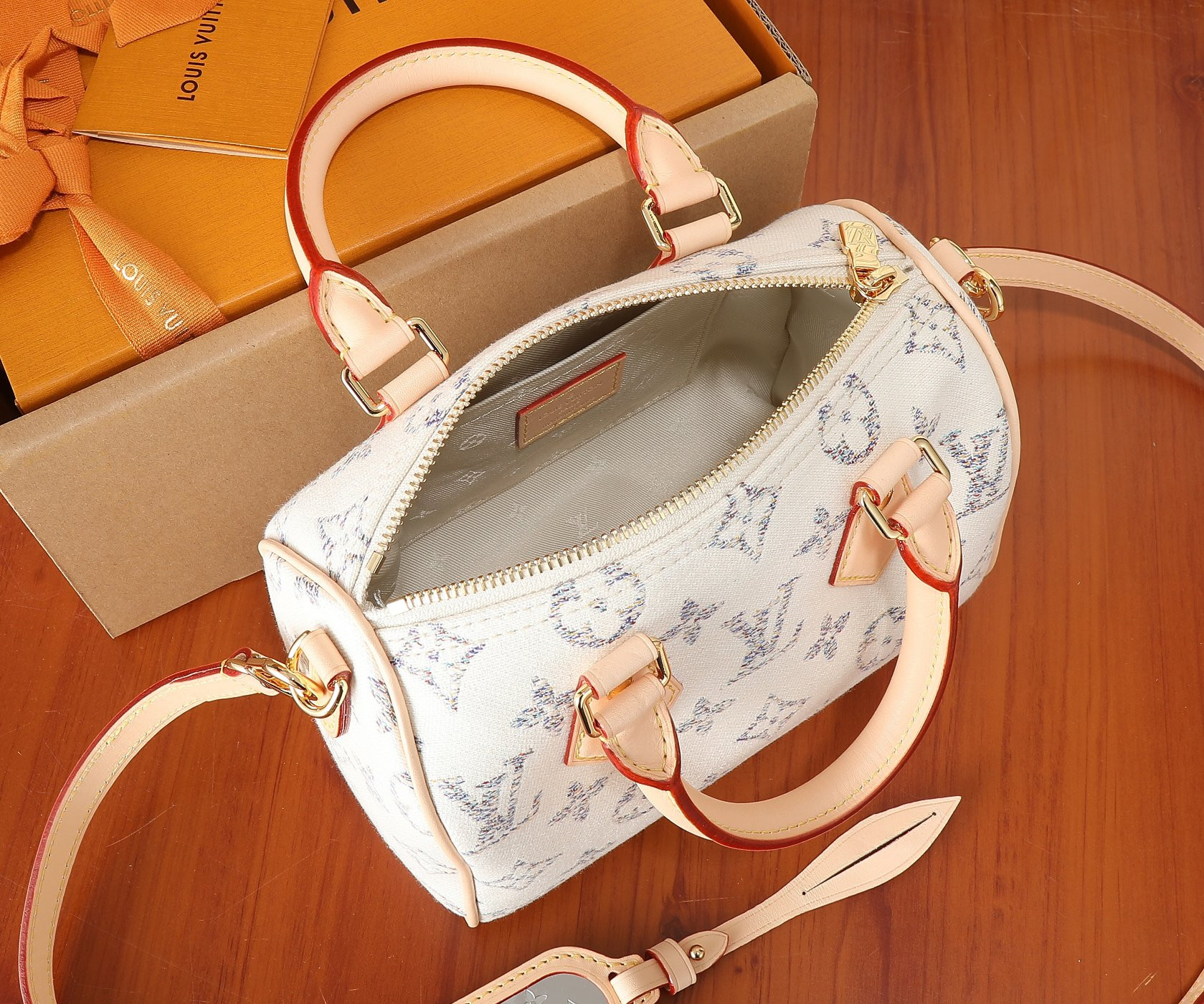 LV Speedy Bandoulière 20 M24709 8.1 x 5.3 x 4.7 inches