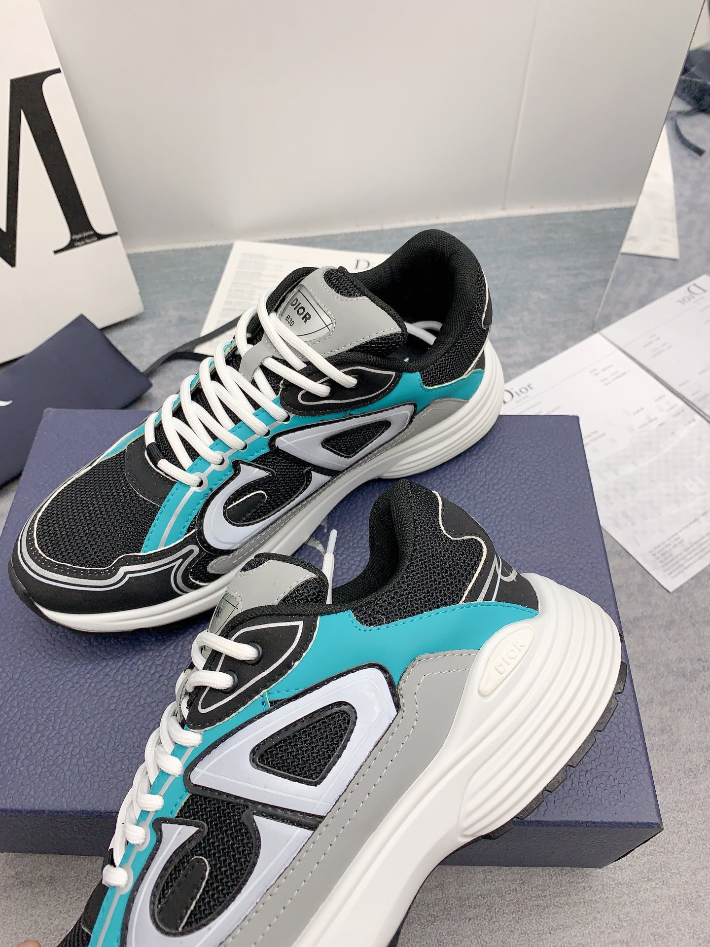 UA D*0r B30 Anthracite Gray