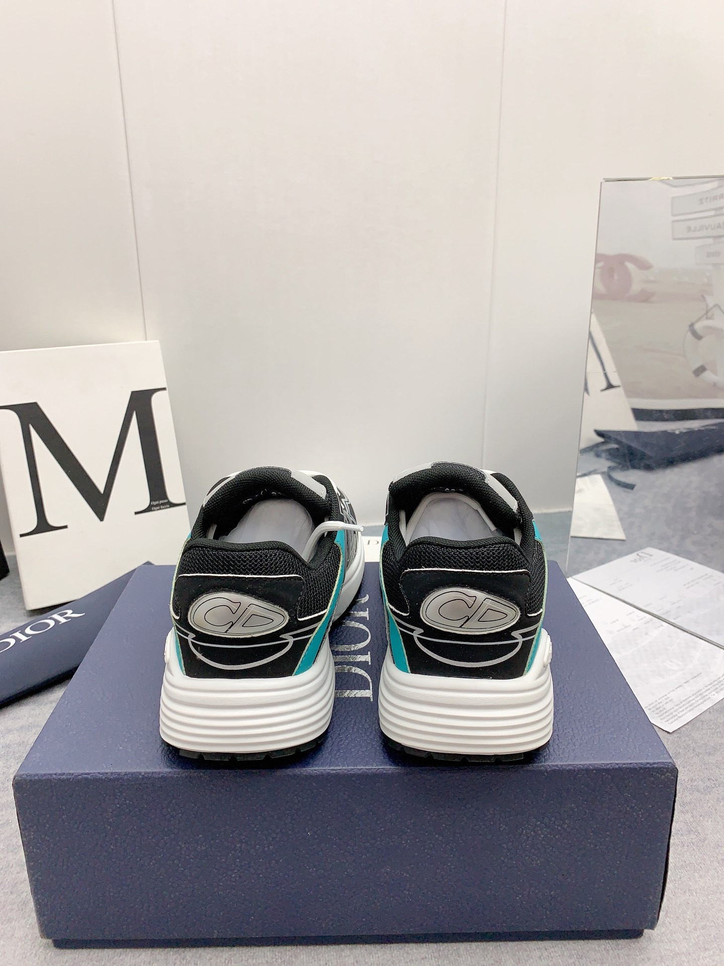 UA D*0r B30 Anthracite Gray