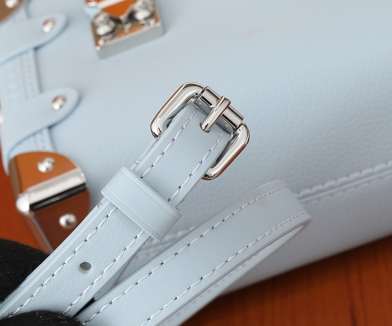 LV Side Trunk PM M25067 7.1 x 4.9 x 3.1 inches