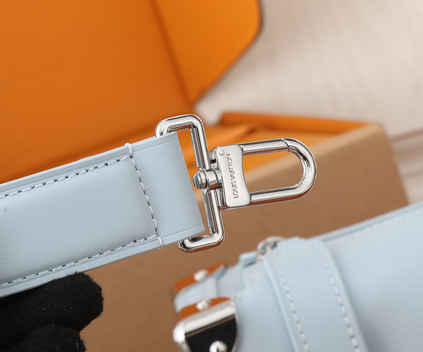 LV Side Trunk PM M25067 7.1 x 4.9 x 3.1 inches