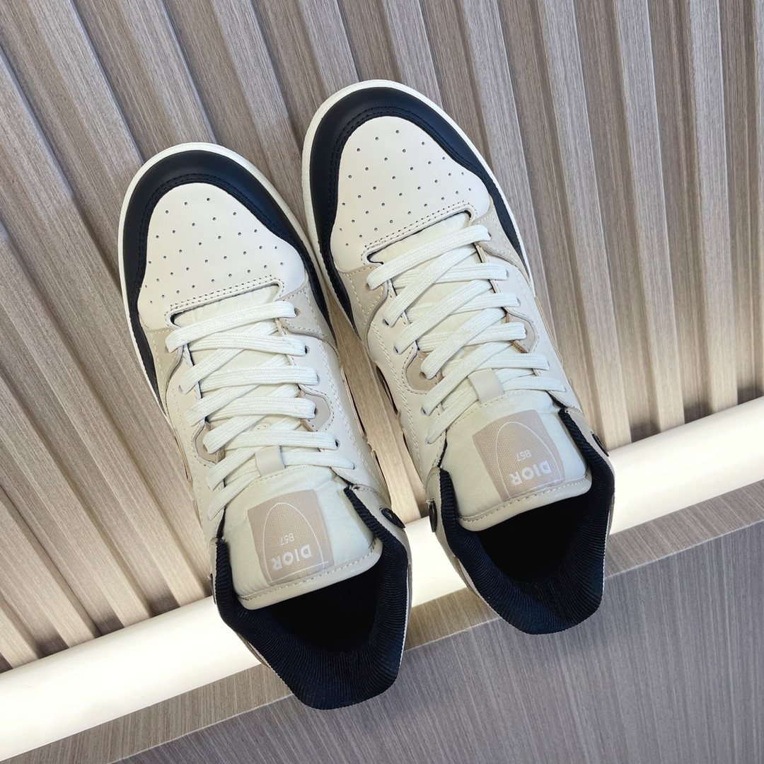 UA D*0r B57 Mid-Top Sneaker