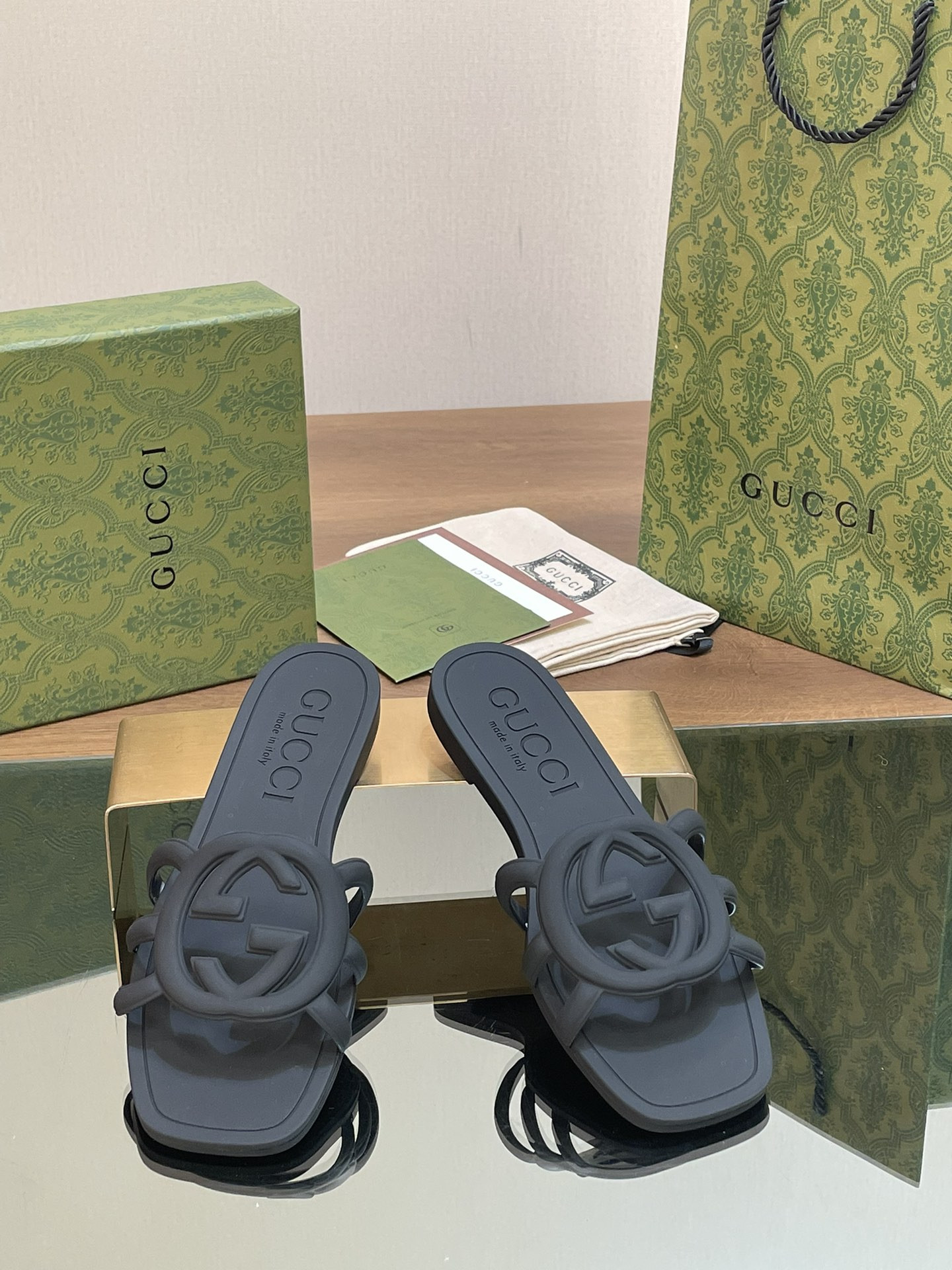 UA G*u*i INTERLOCKING G SLIDE SANDAL Black