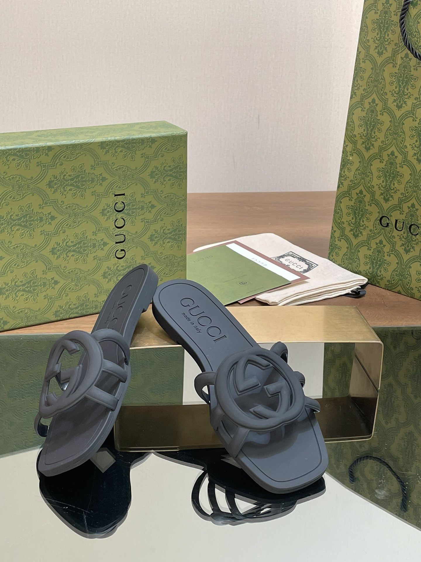 UA G*u*i INTERLOCKING G SLIDE SANDAL Black