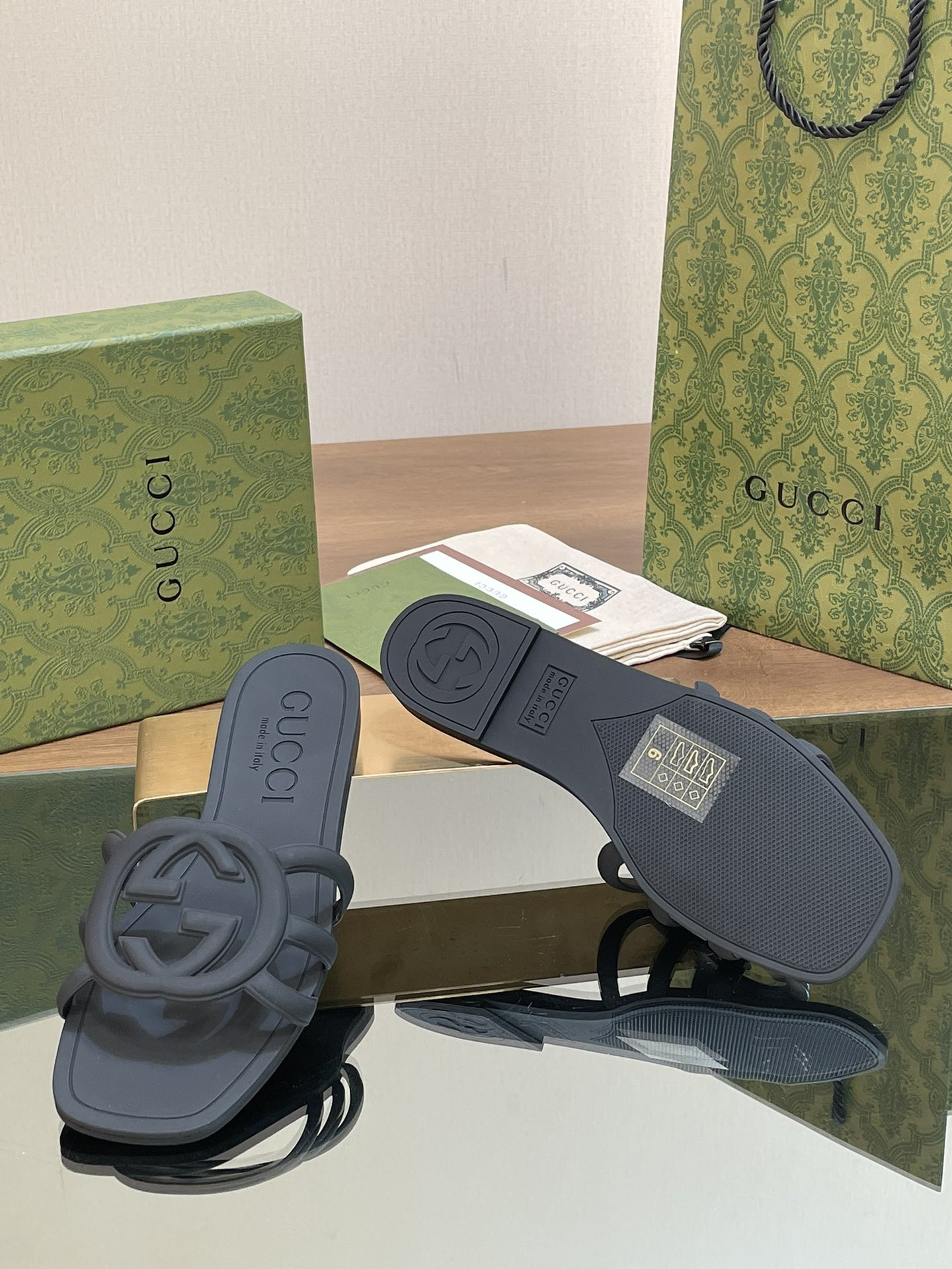 UA G*u*i INTERLOCKING G SLIDE SANDAL Black