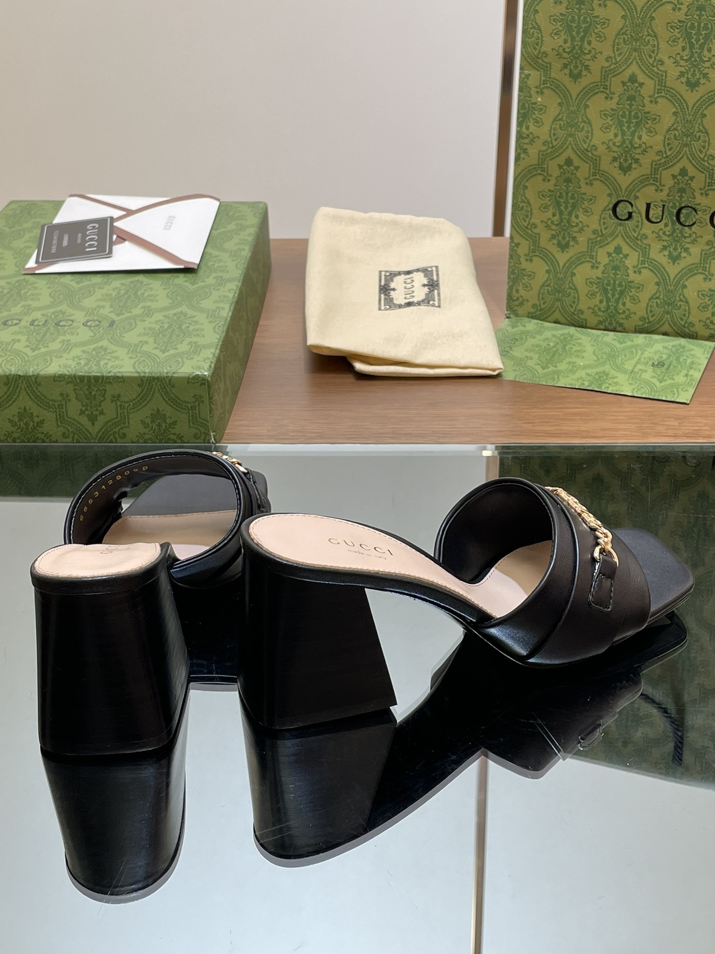 UA G*u*i SIGNORIA SLIDE SANDAL