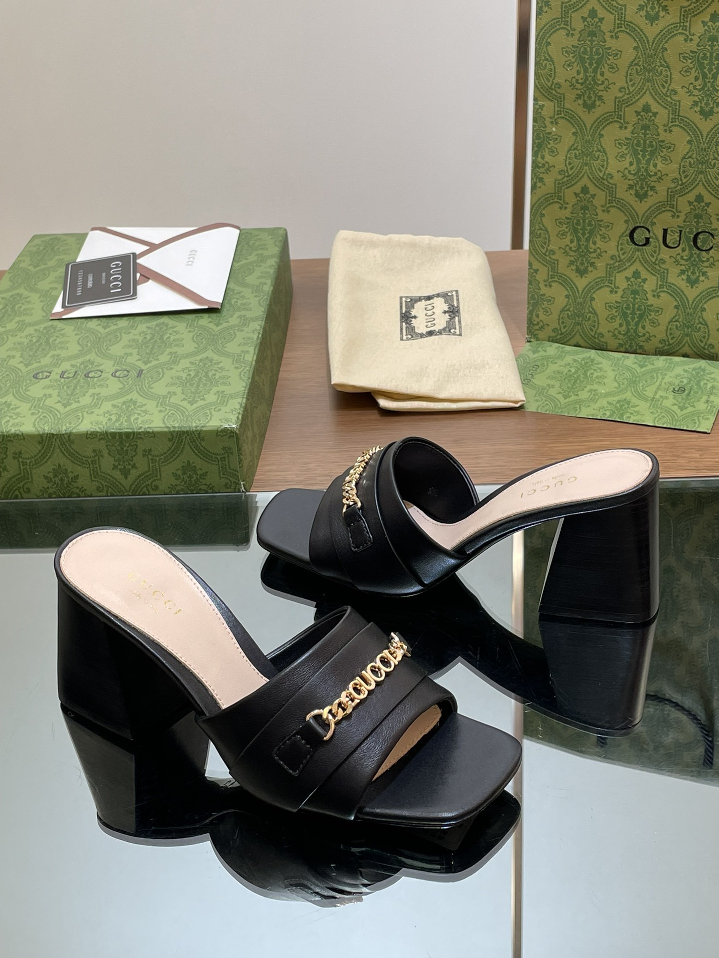 UA G*u*i SIGNORIA SLIDE SANDAL