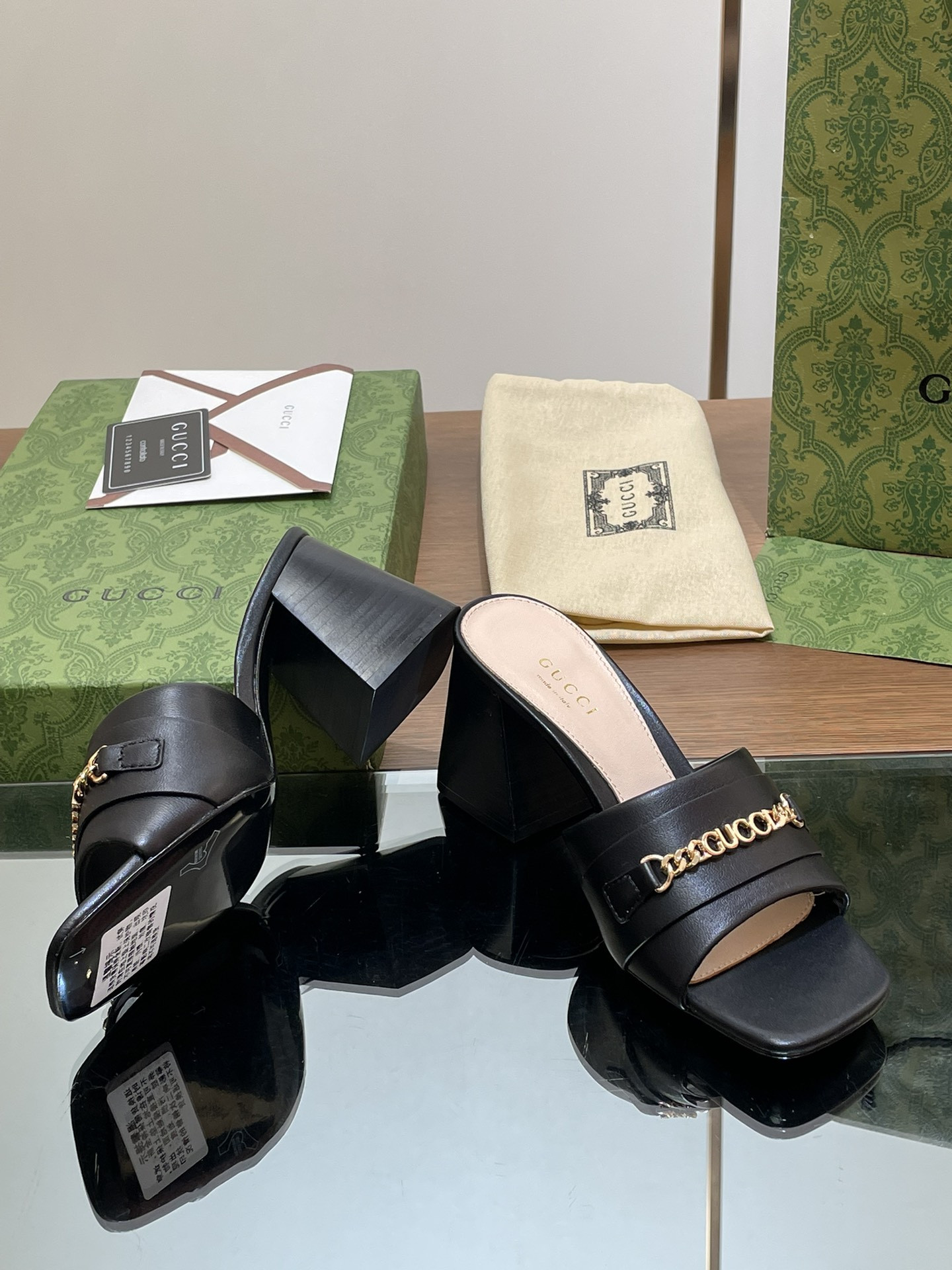 UA G*u*i SIGNORIA SLIDE SANDAL