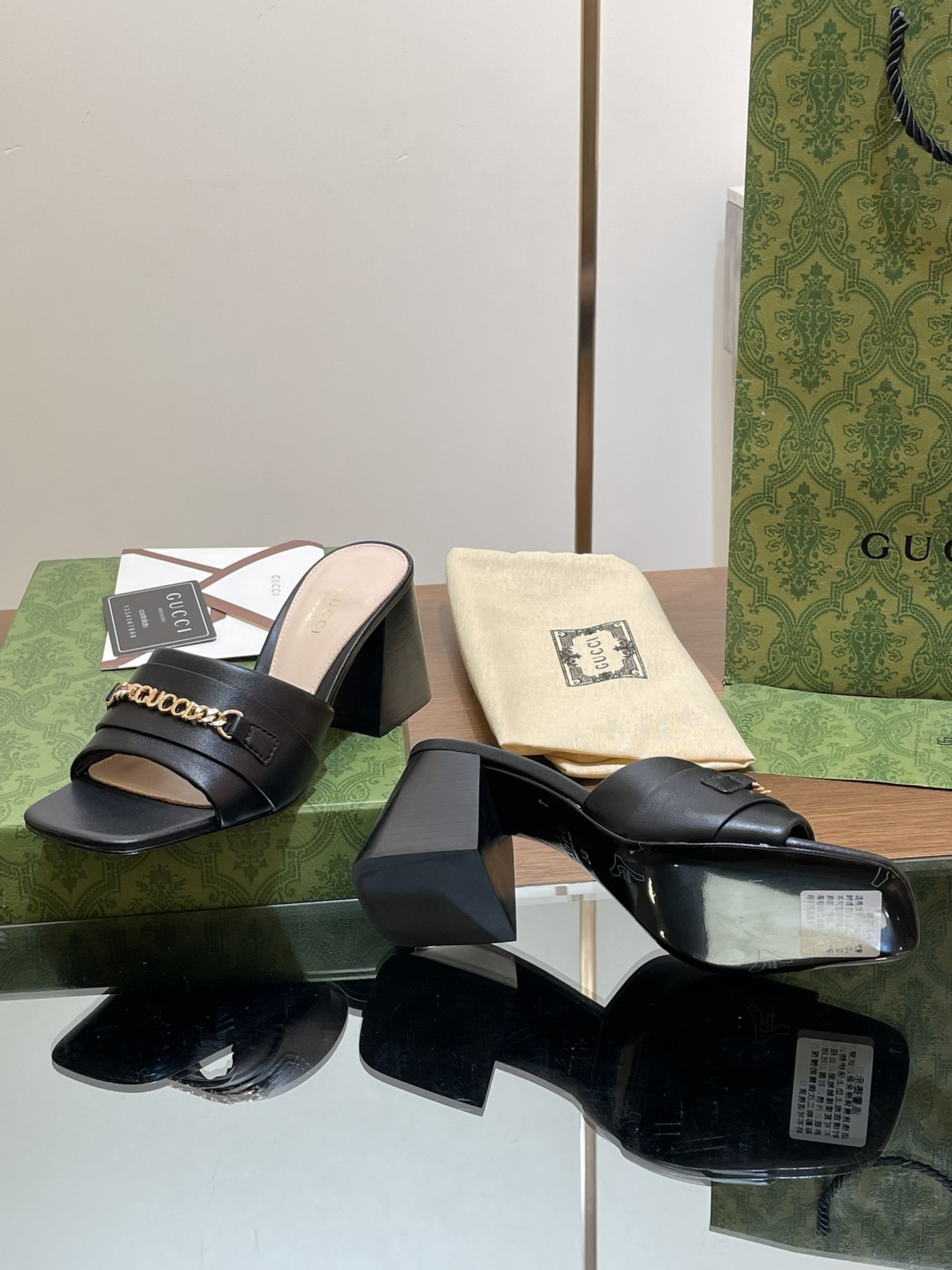 UA G*u*i SIGNORIA SLIDE SANDAL