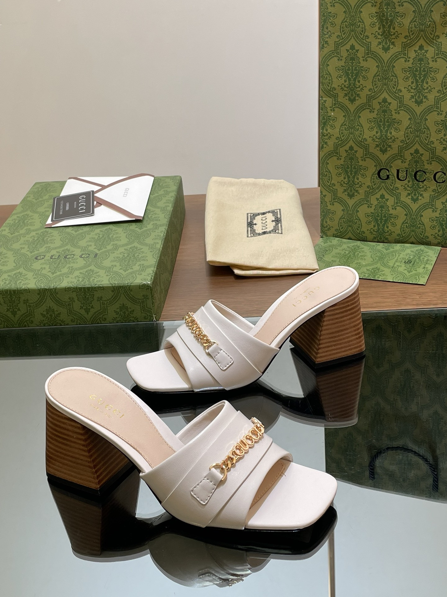 UA G*u*i SIGNORIA SLIDE SANDAL