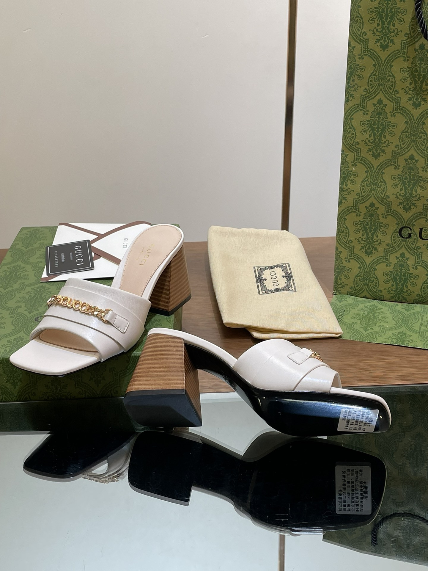 UA G*u*i SIGNORIA SLIDE SANDAL