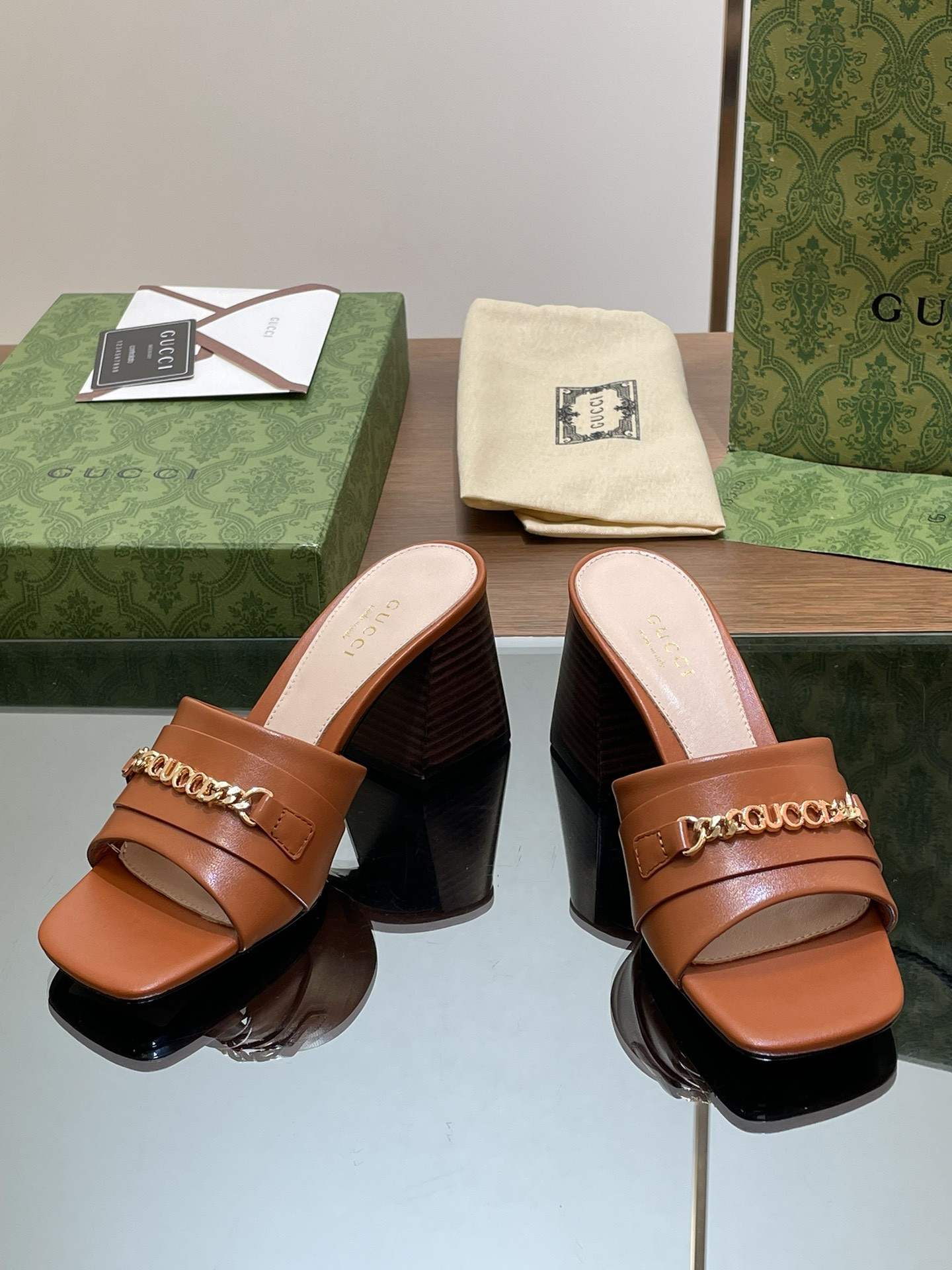 UA G*u*i SIGNORIA SLIDE SANDAL