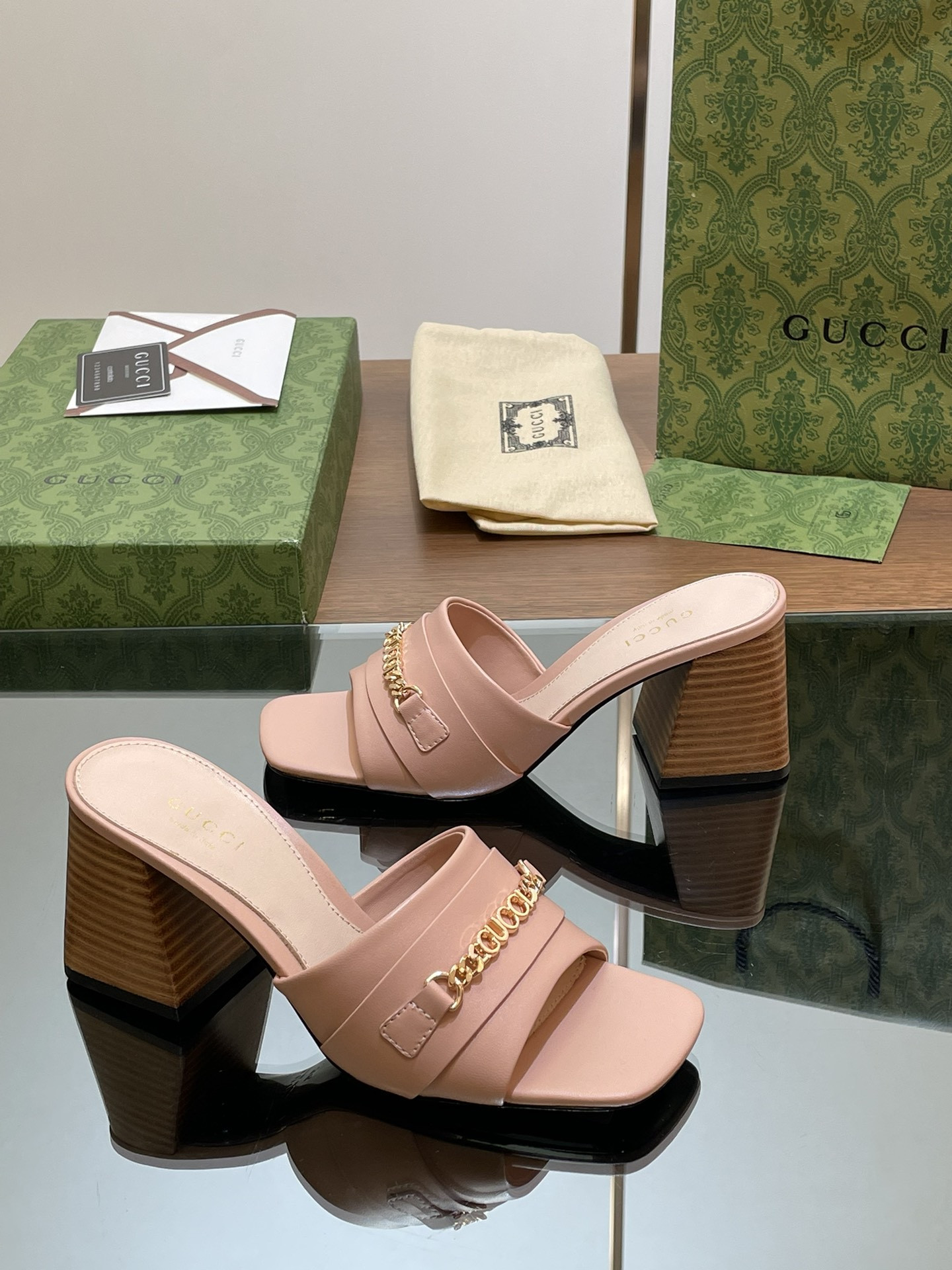 UA G*u*i SIGNORIA SLIDE SANDAL