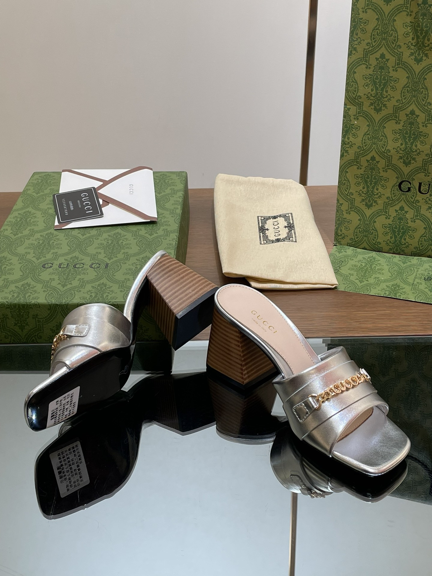 UA G*u*i SIGNORIA SLIDE SANDAL