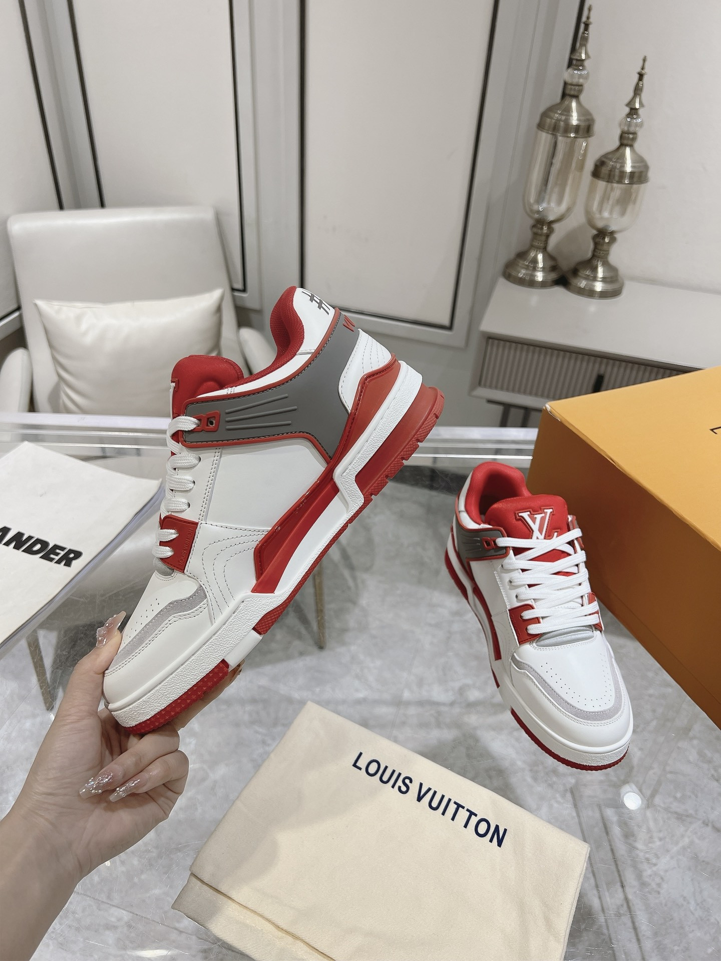 UA LV Trainer Sneaker