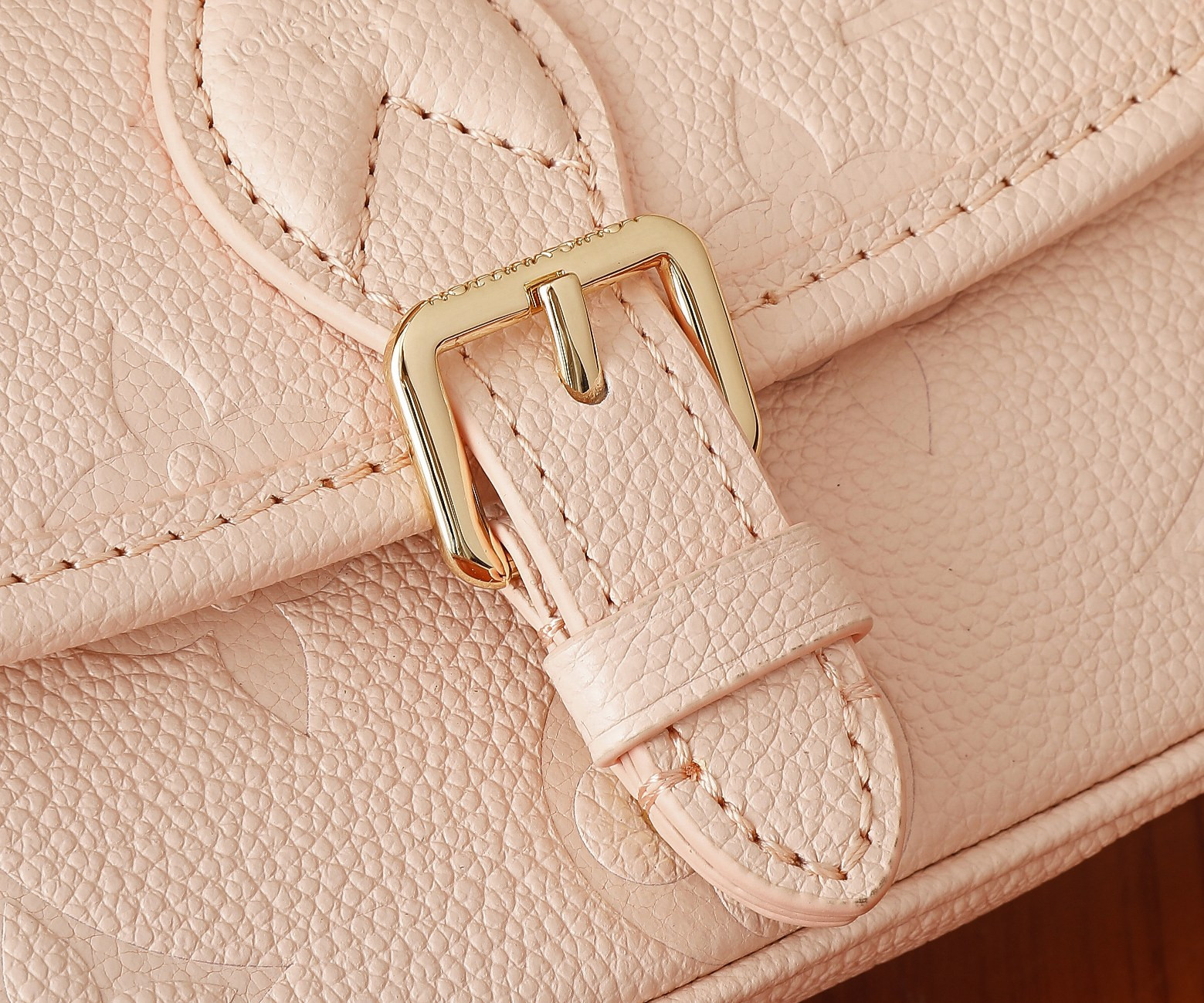 LV Nano Diane  M83566 7.5 x 4.1 x 2.4 in