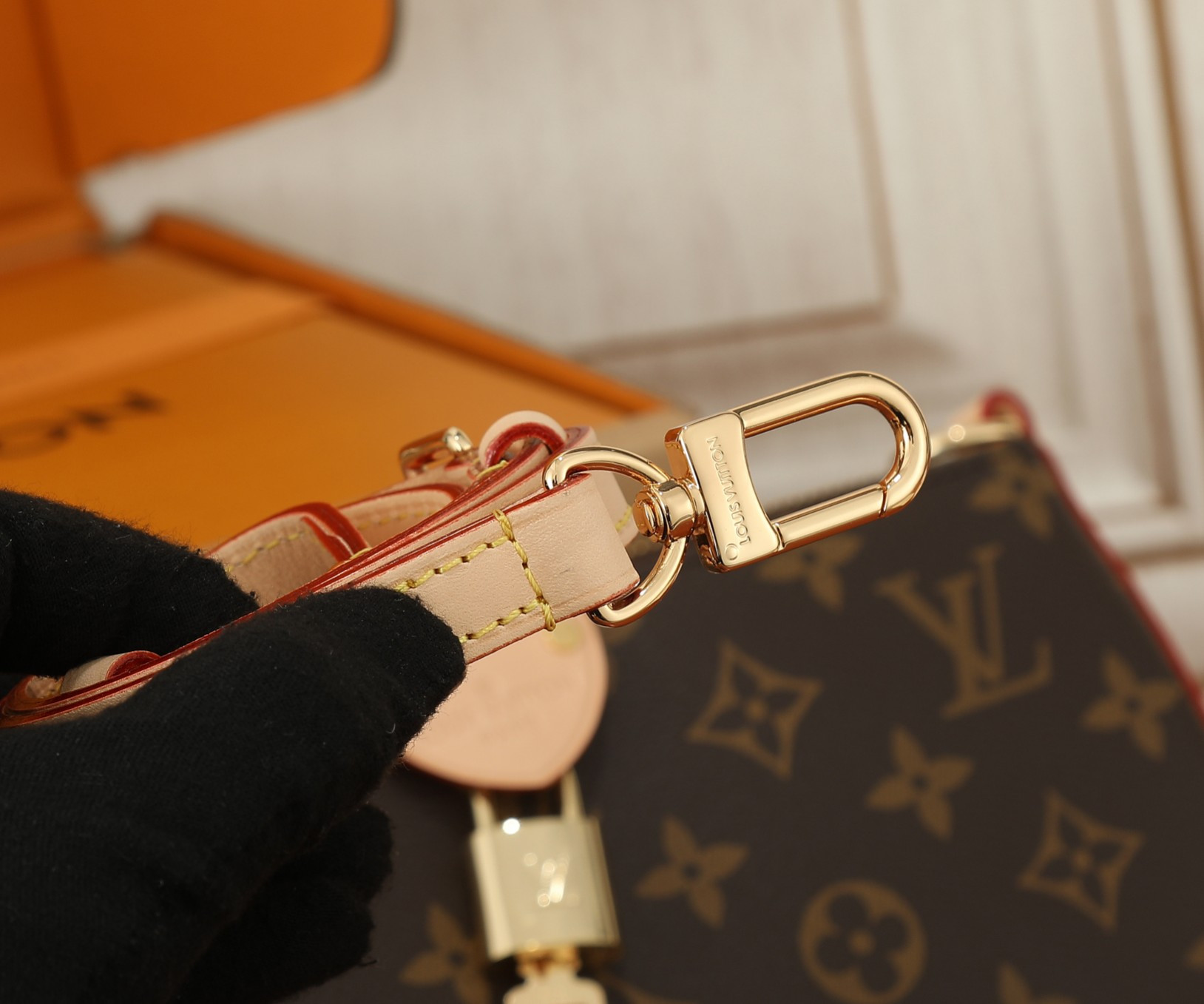 LV Pochette Tirette M12859  8.7 x 4.7 x 2.2 in