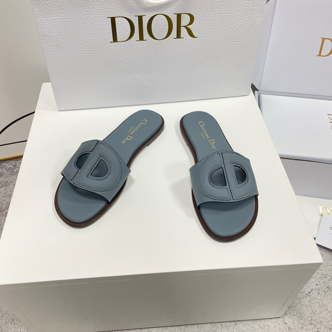 UA D*0r D-Club Slide