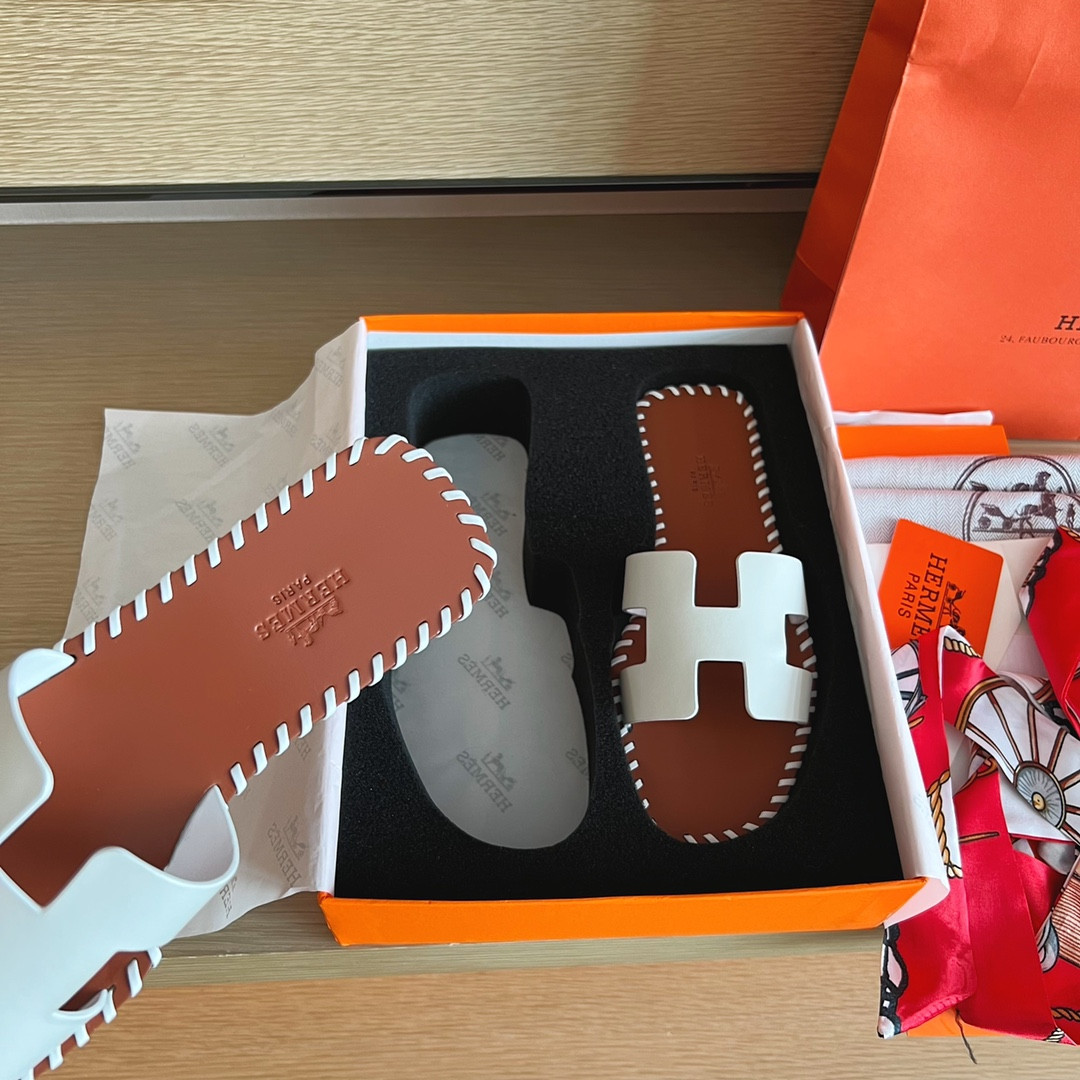 UA Hermès Oran sandal