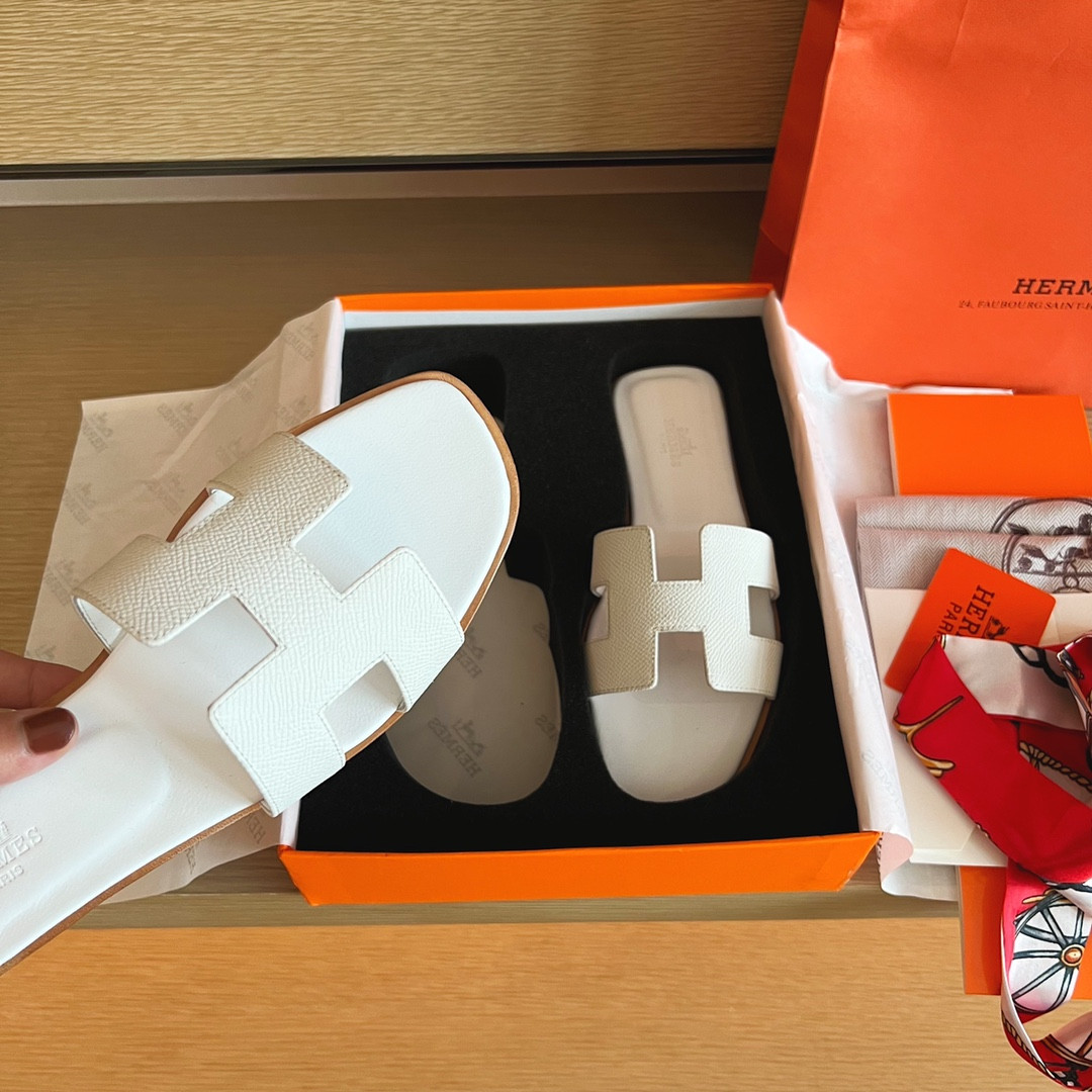 UA Hermès Oran sandal