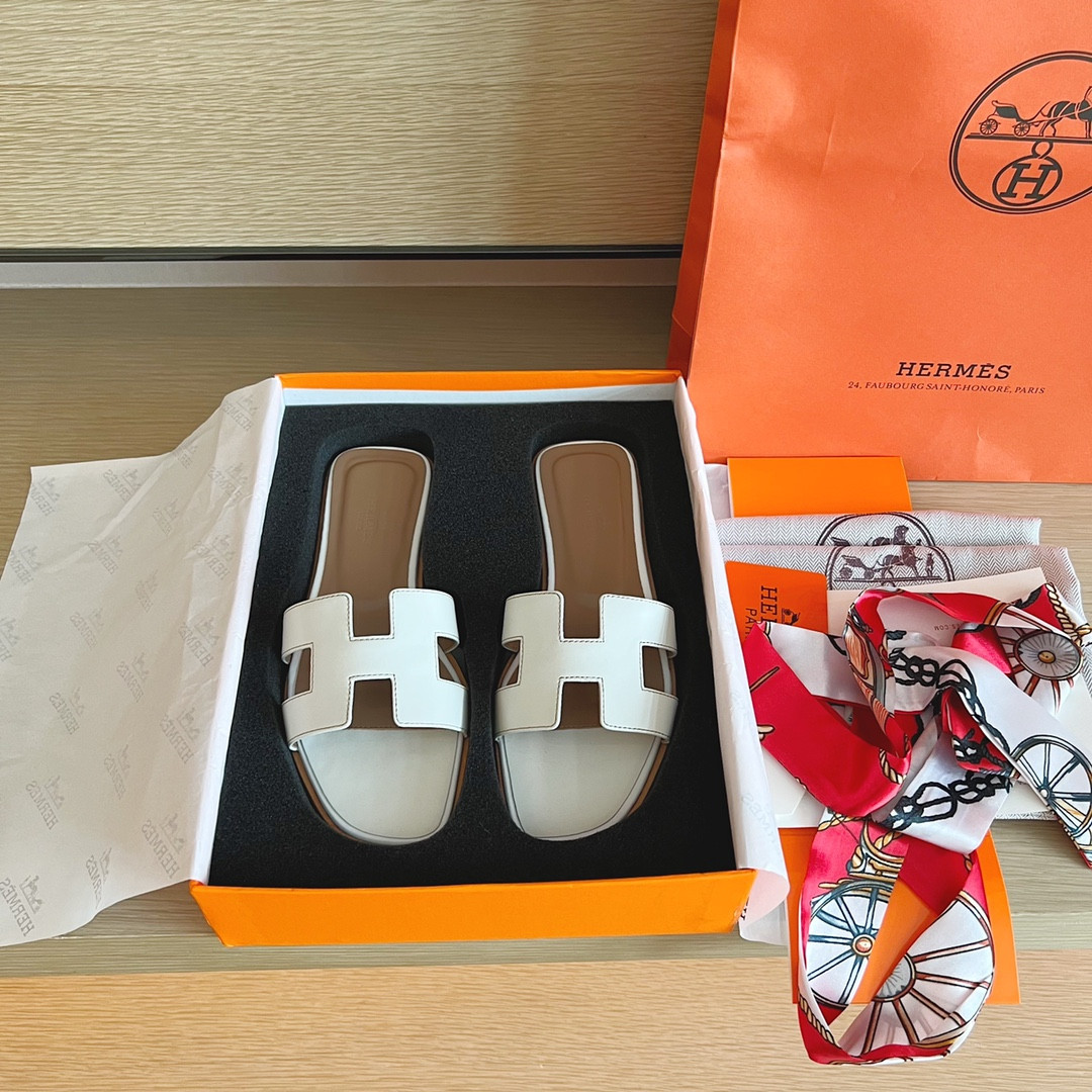 UA Hermès Oran sandal