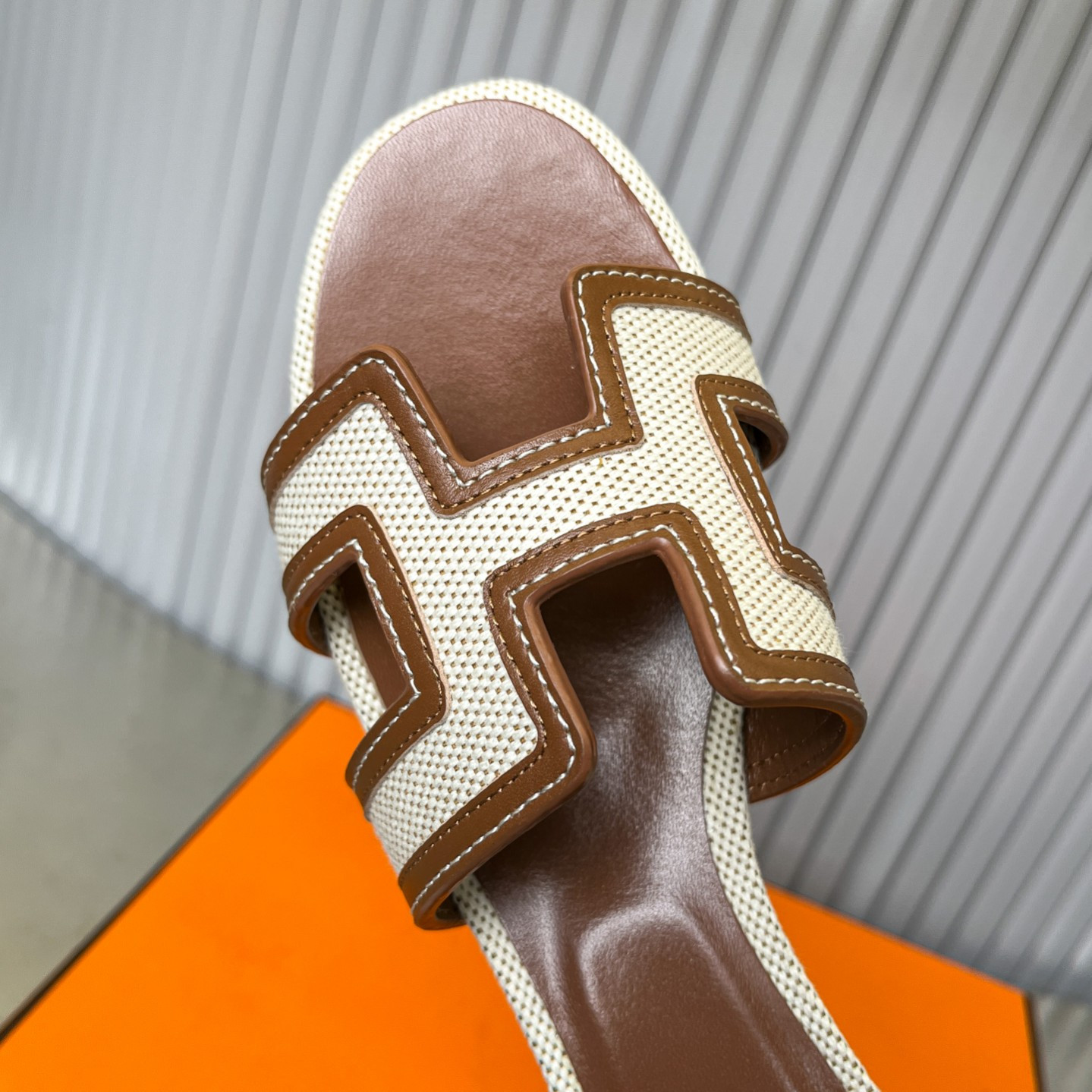 UA Hermès Oasis sandal