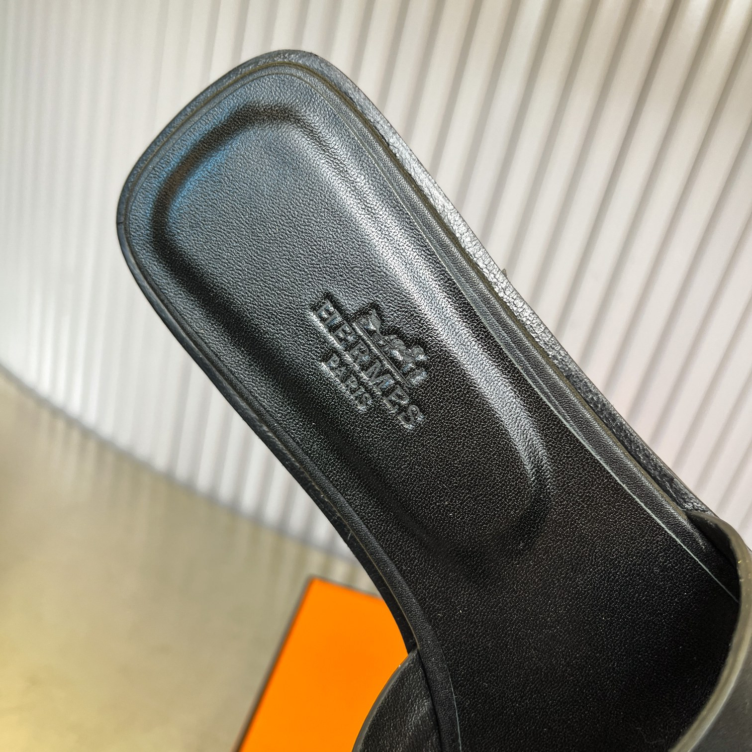 UA Hermès Oran sandal