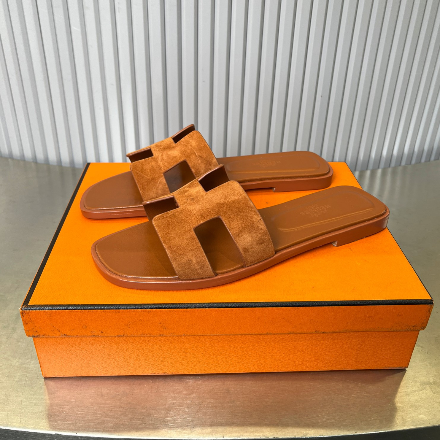 UA Hermès Oran sandal