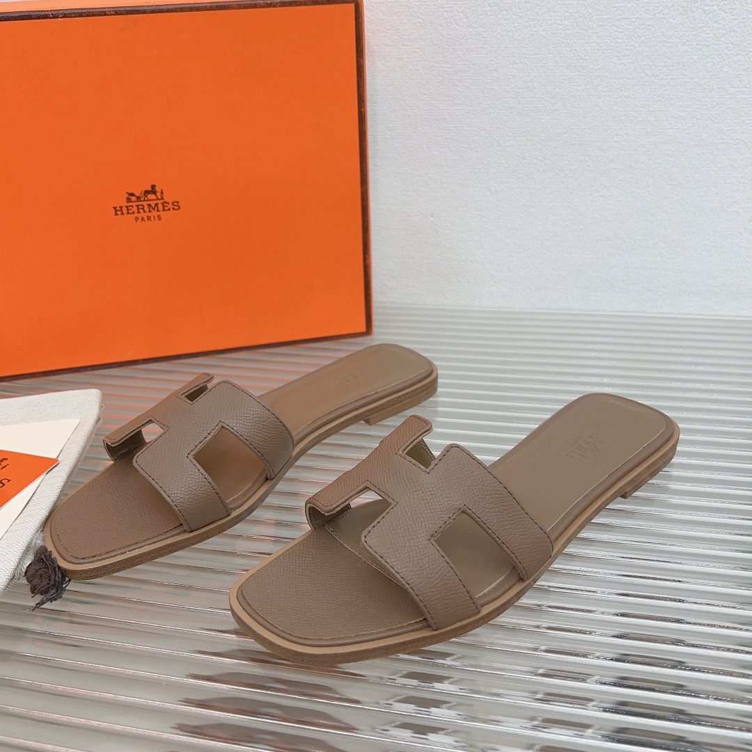 UA Hermès Oran sandal