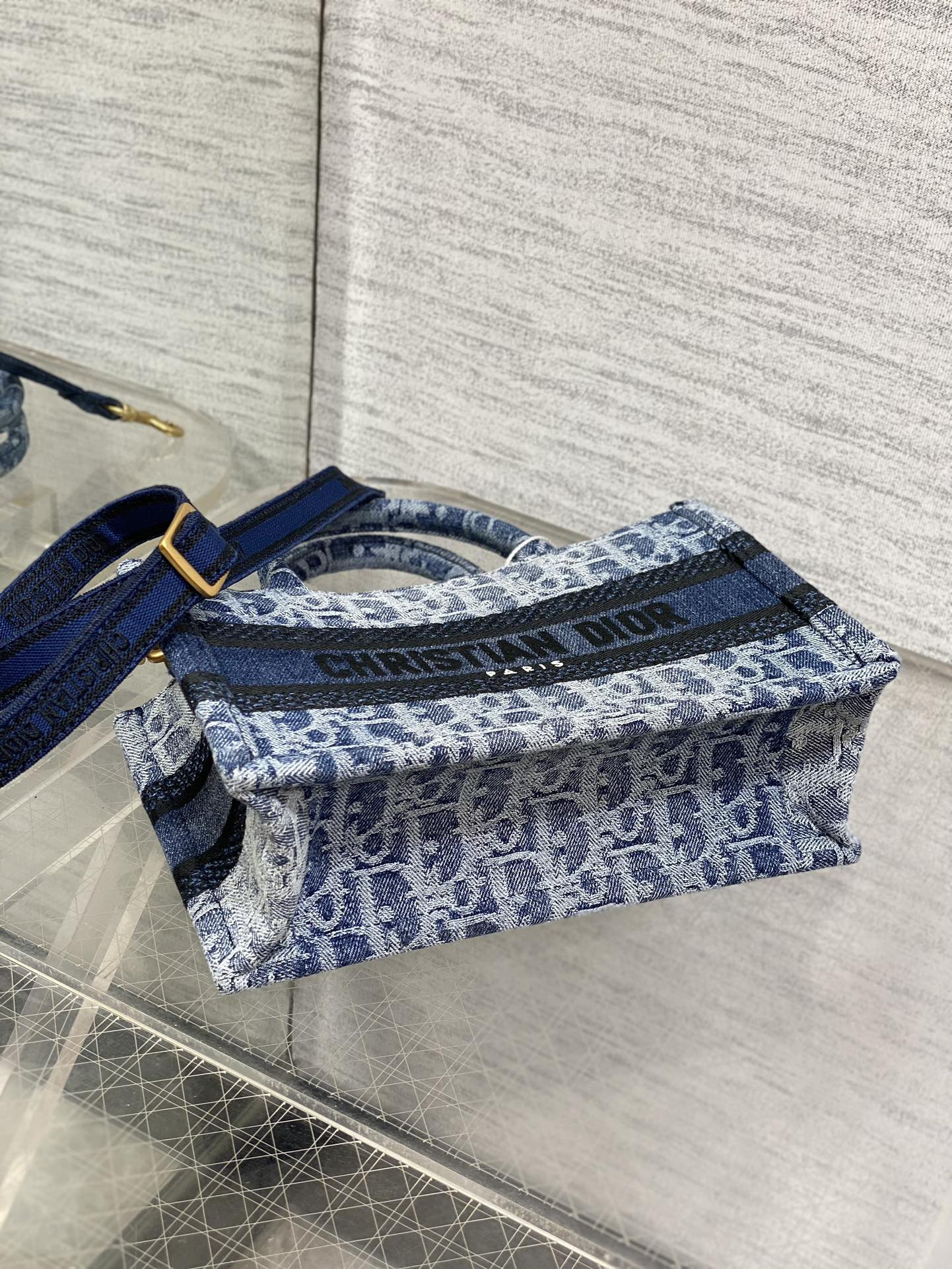 Mini D*0r Book Tote Blue Denim D*0r Oblique Jacquard 21.5 x 13 x 7.5 cm