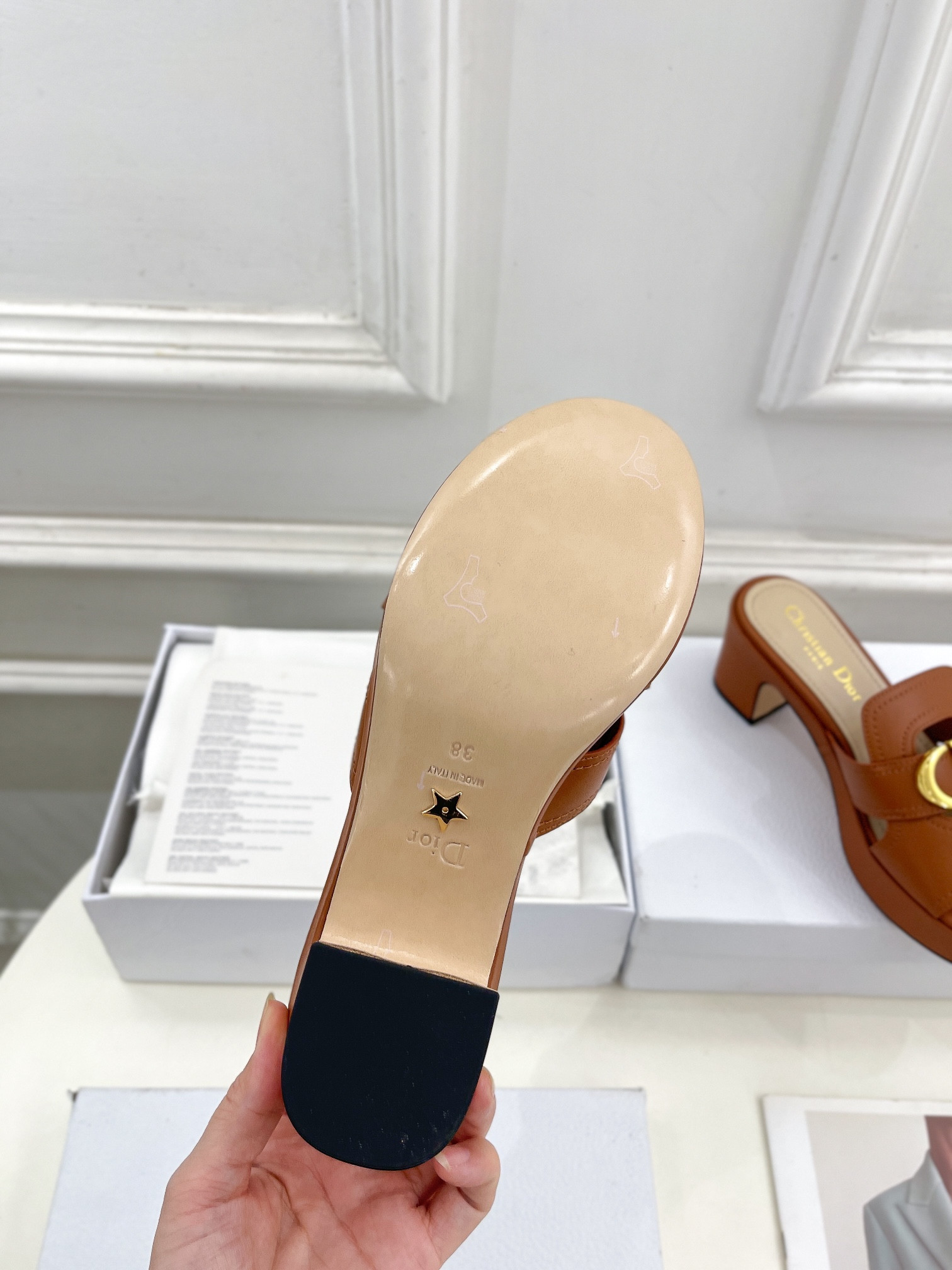 UA D*0r 30 Montaigne Platform Slide