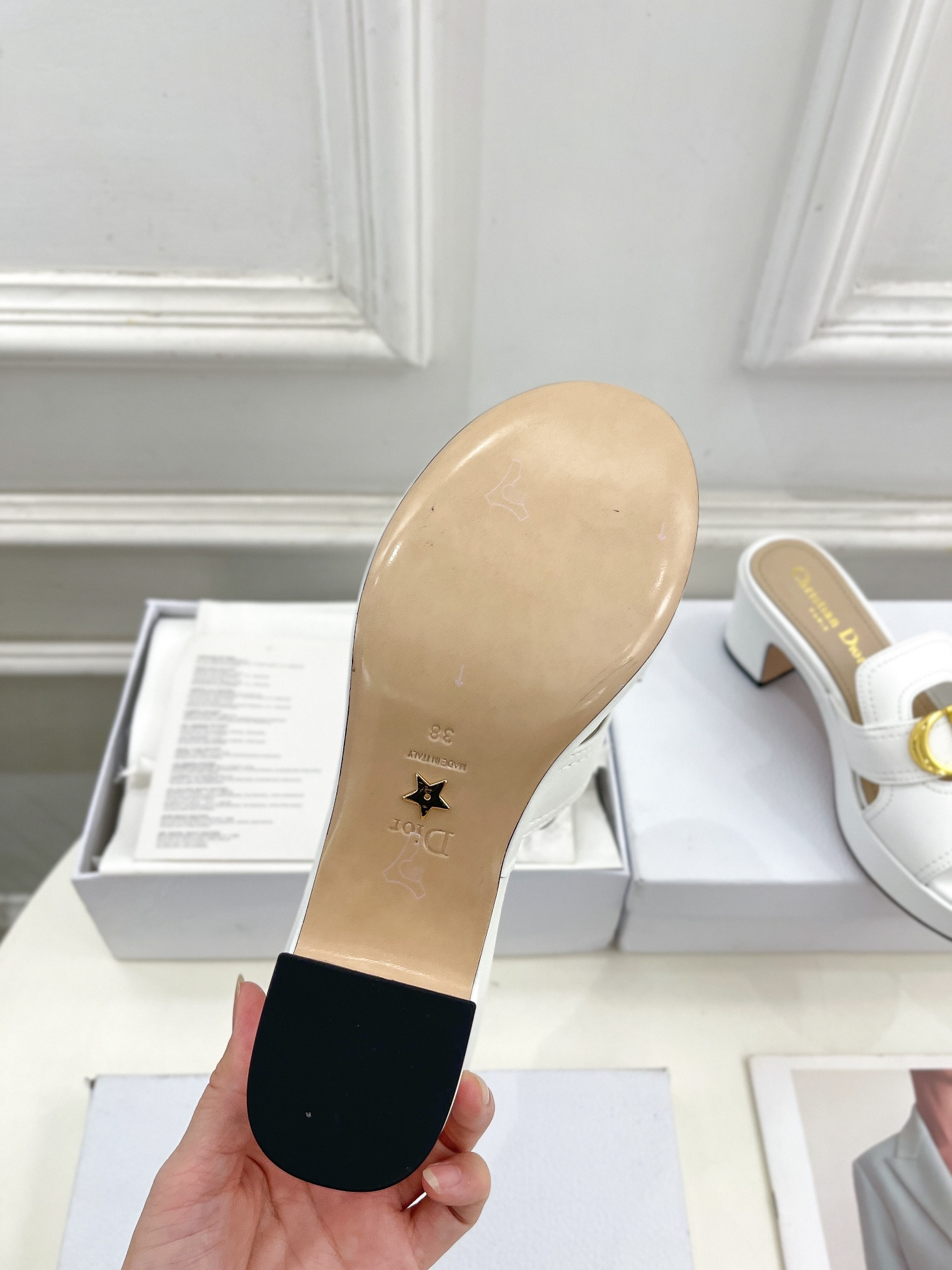 UA D*0r 30 Montaigne Platform Slide