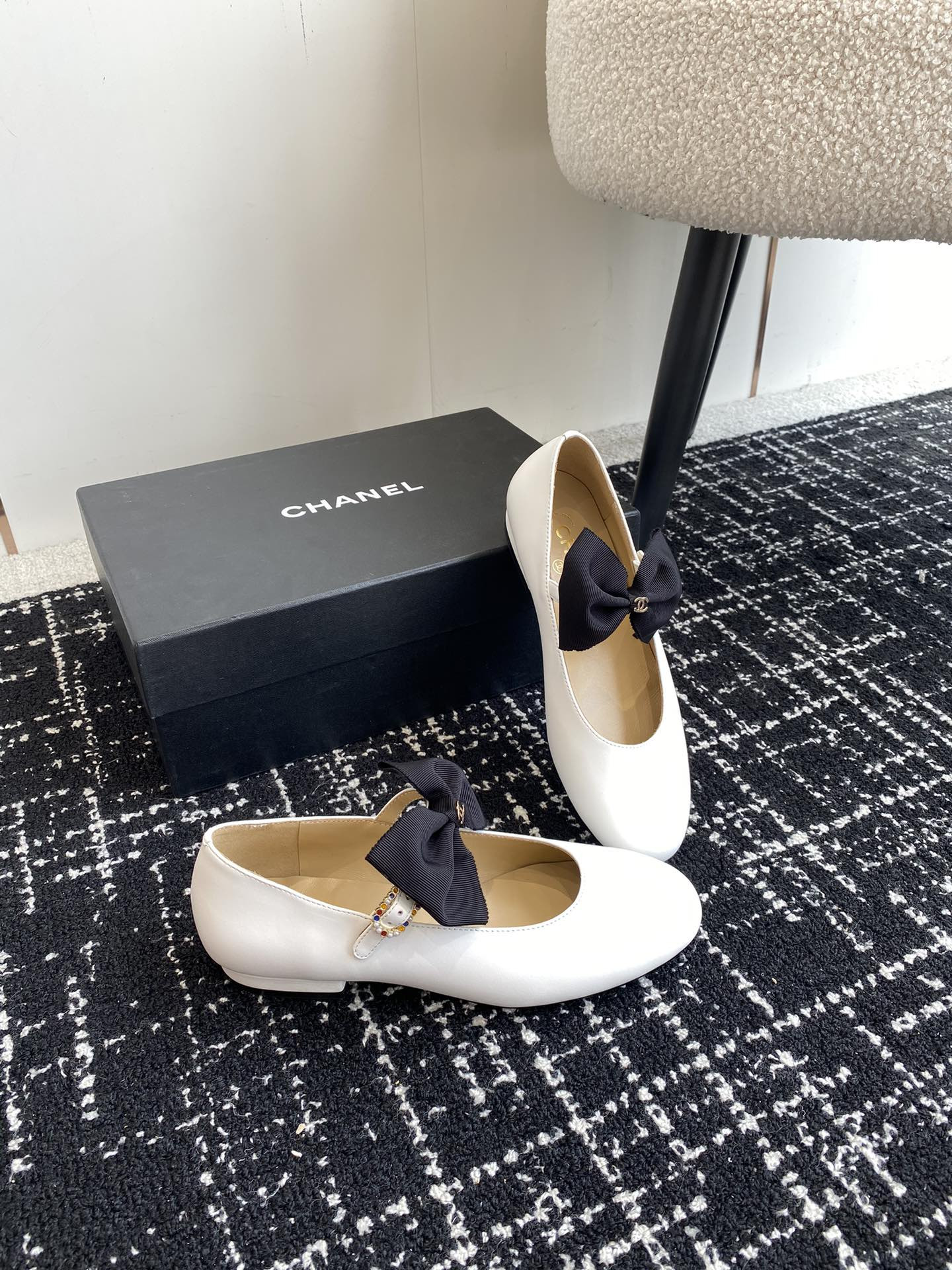 UA Ch*el MARY JANES FLAT