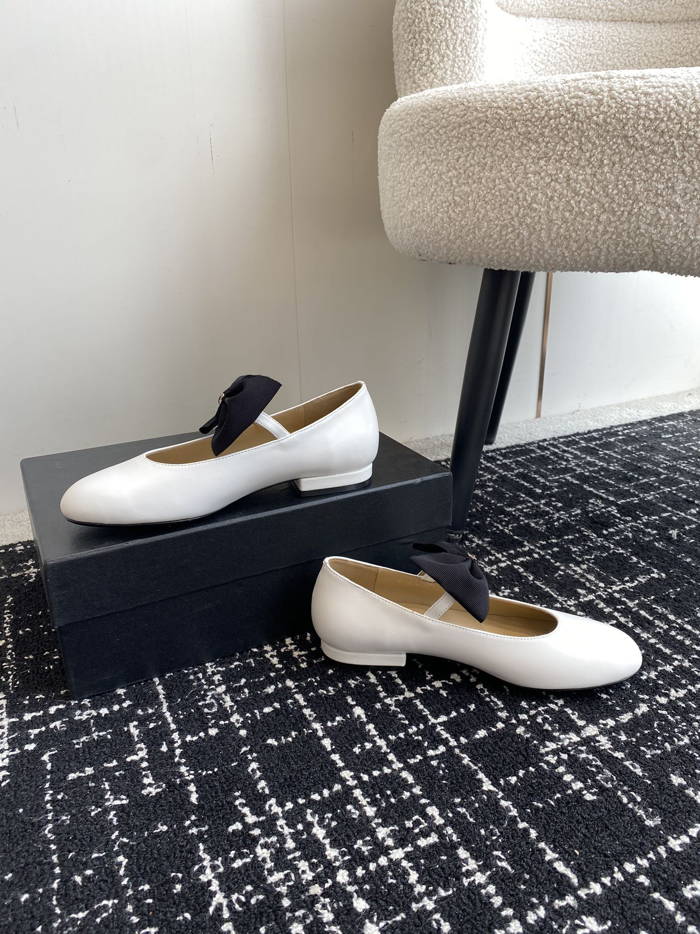 UA Ch*el MARY JANES FLAT