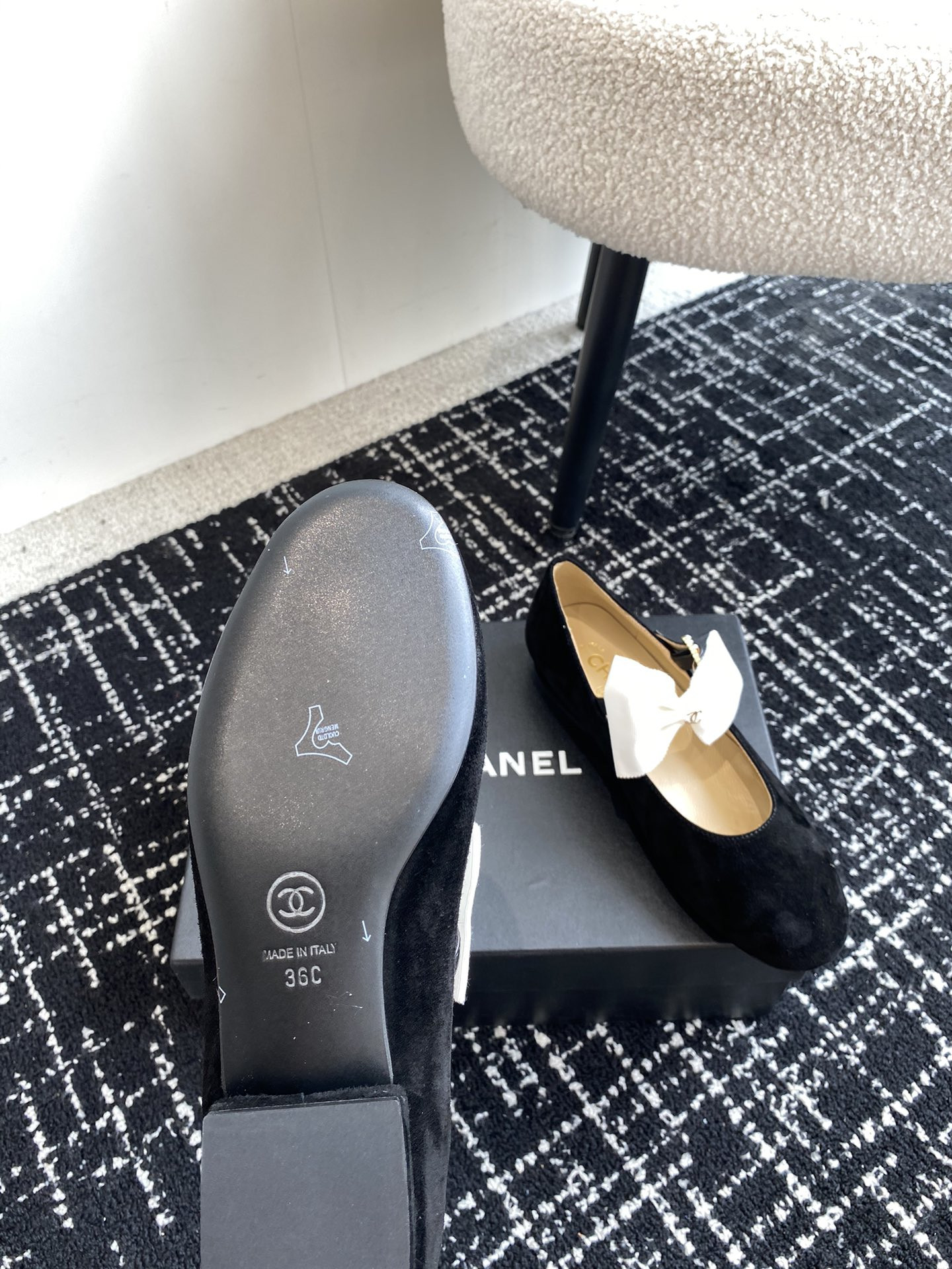 UA Ch*el MARY JANES FLAT