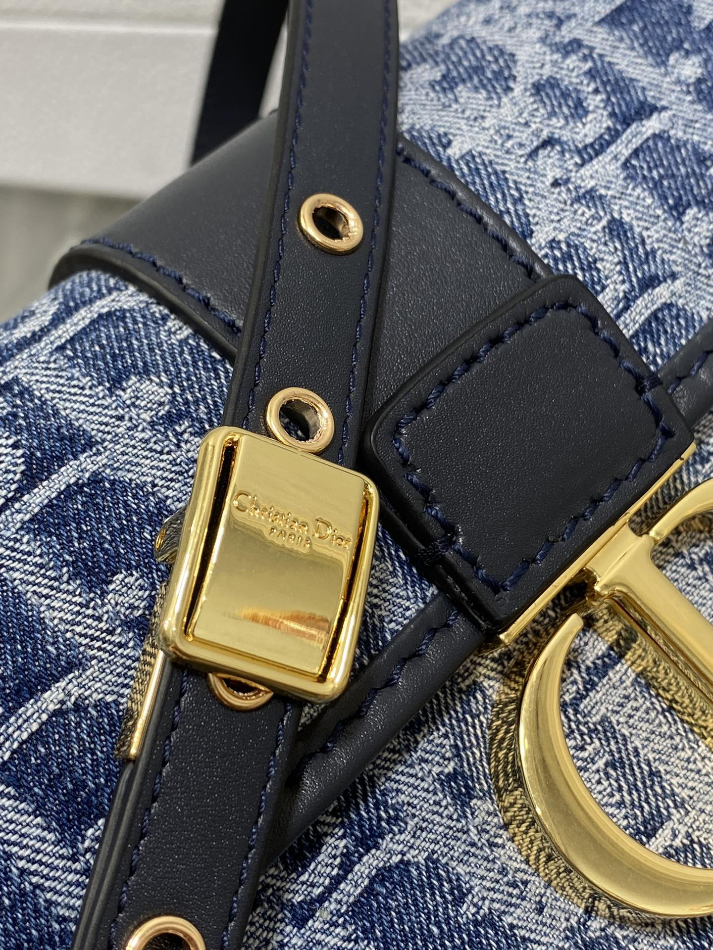 D*0r 30 Montaigne East-West Bag with Chain Blue Denim D*0r Oblique Jacquard 21 x 12 x 6 cm