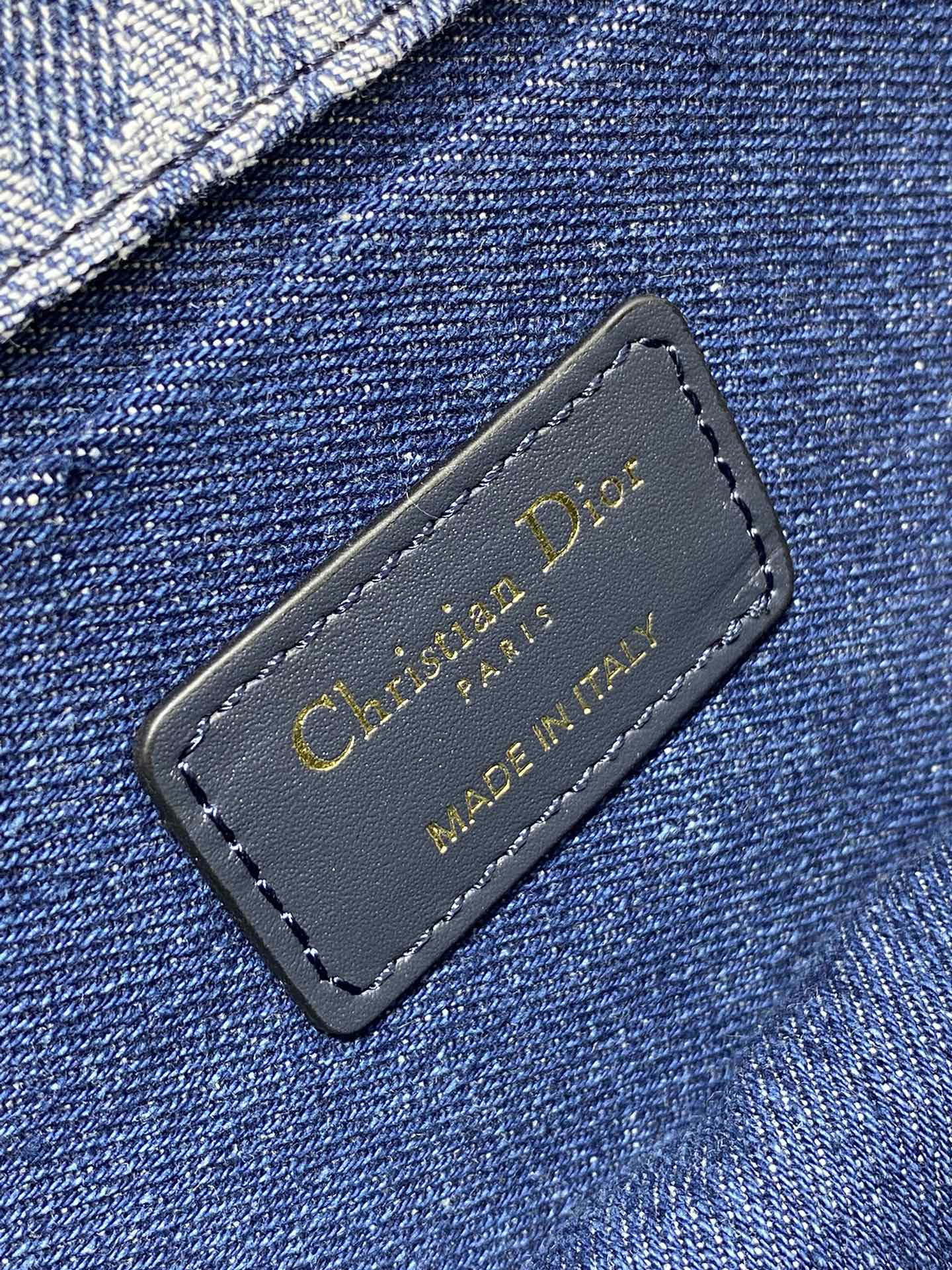 D*0r 30 Montaigne East-West Bag with Chain Blue Denim D*0r Oblique Jacquard 21 x 12 x 6 cm