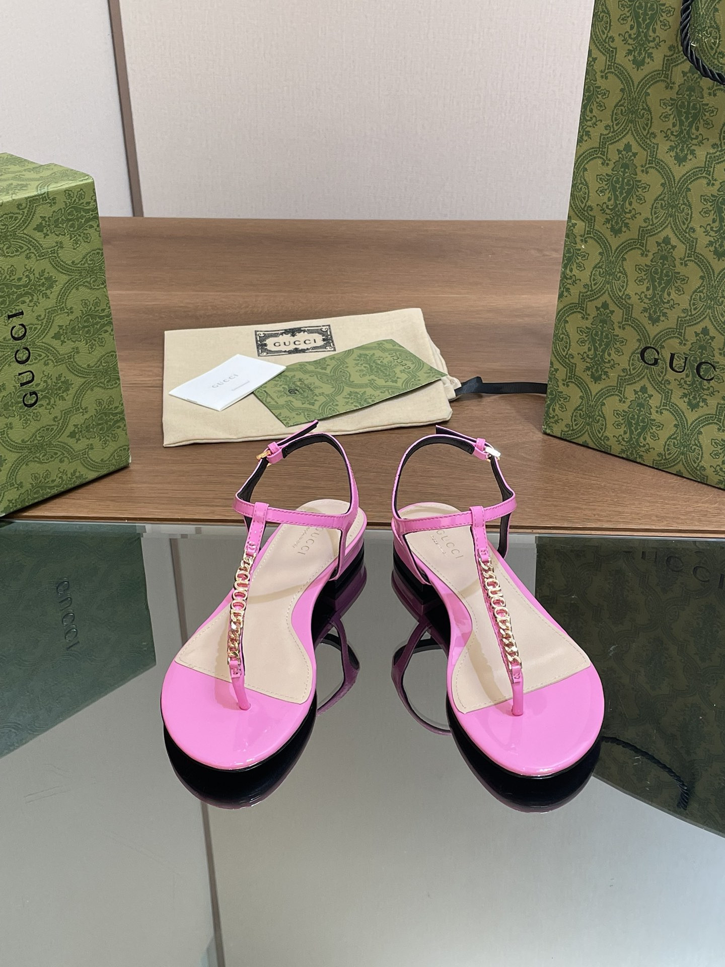 UA G*u*i SIGNORIA THONG SANDAL