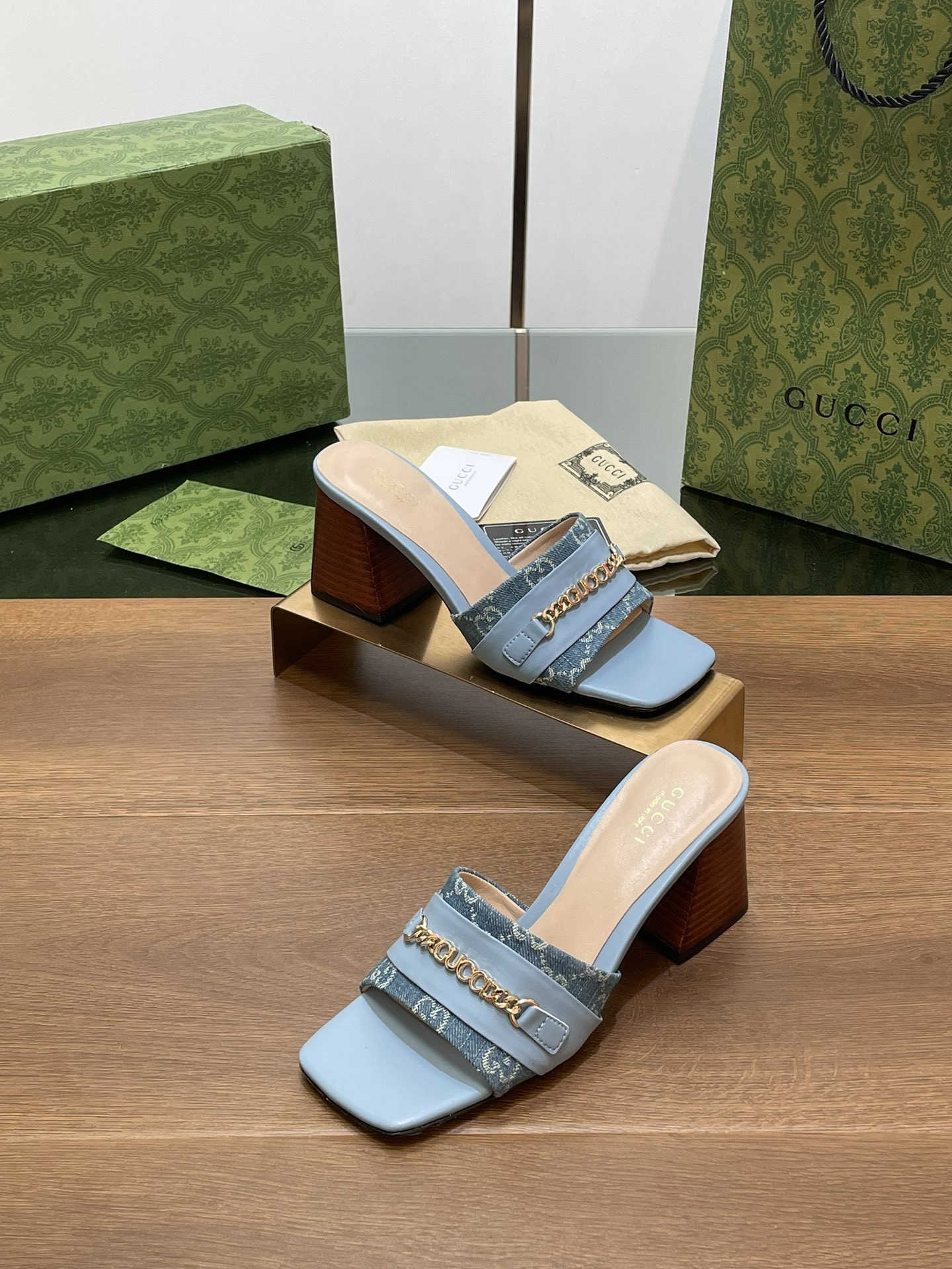 UA G*u*i SIGNORIA SLIDE SANDAL