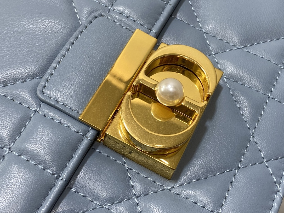 D*0r Medium D*0r Ange Bag Blue Latte Macrocannage Calfskin 26 x 17 x 9 cm