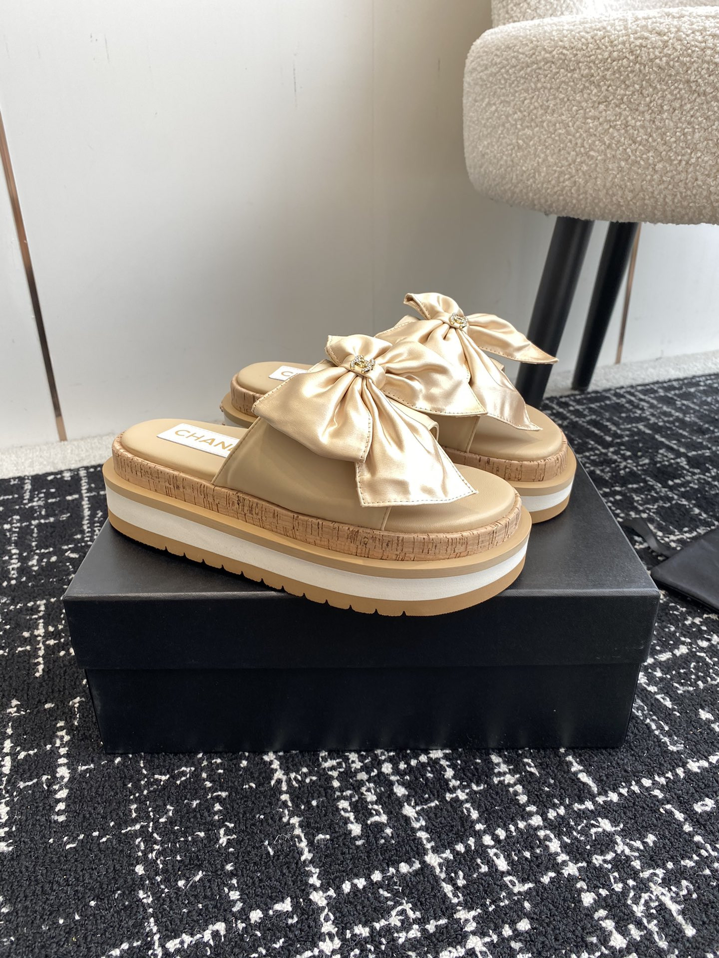 UA Ch*el PLATFORM SLIDES