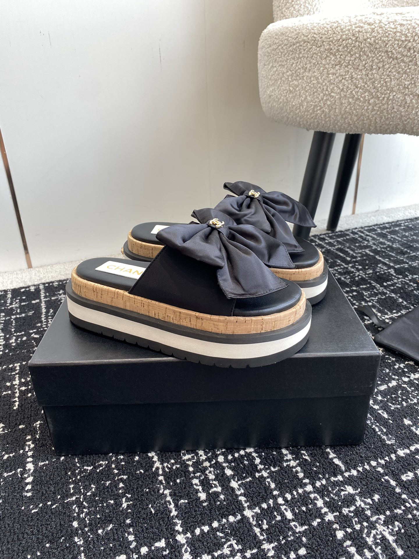 UA Ch*el PLATFORM SLIDES