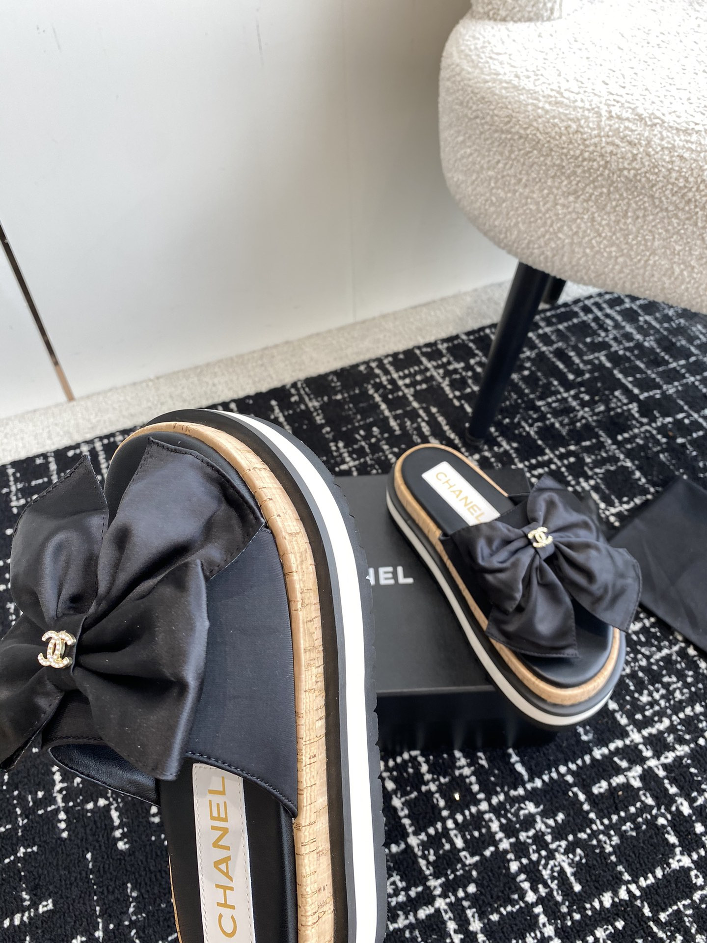 UA Ch*el PLATFORM SLIDES