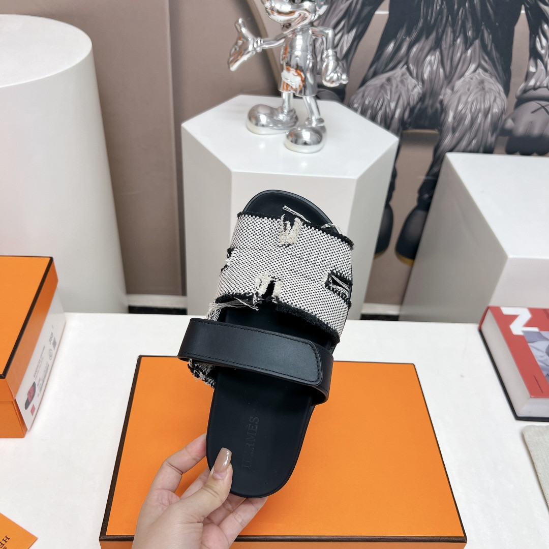 UA Hermès Chypre sandal