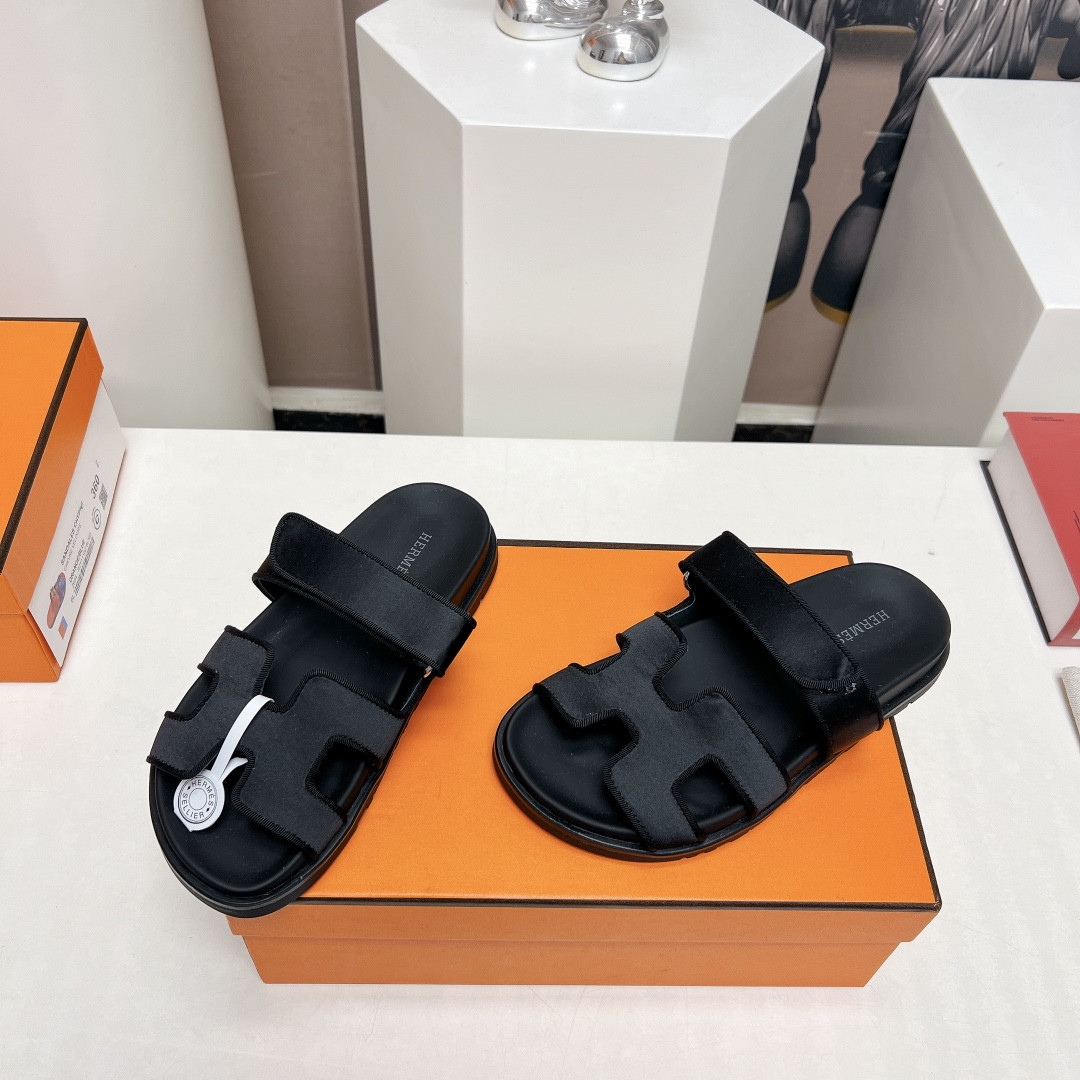 UA Hermès Chypre sandal